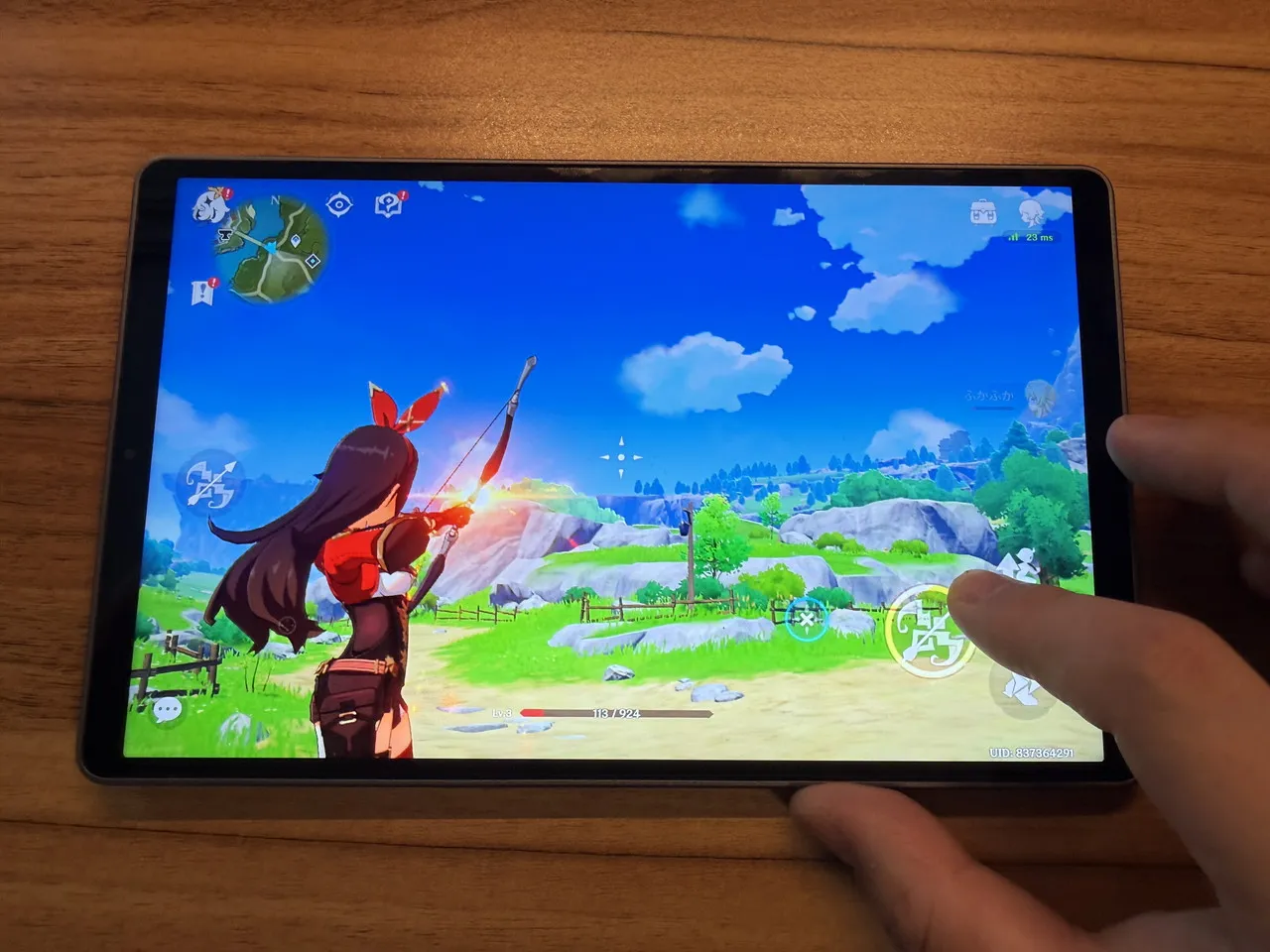 ALLDOCUBE iPlay 80 mini Ultraで原神をプレイしている