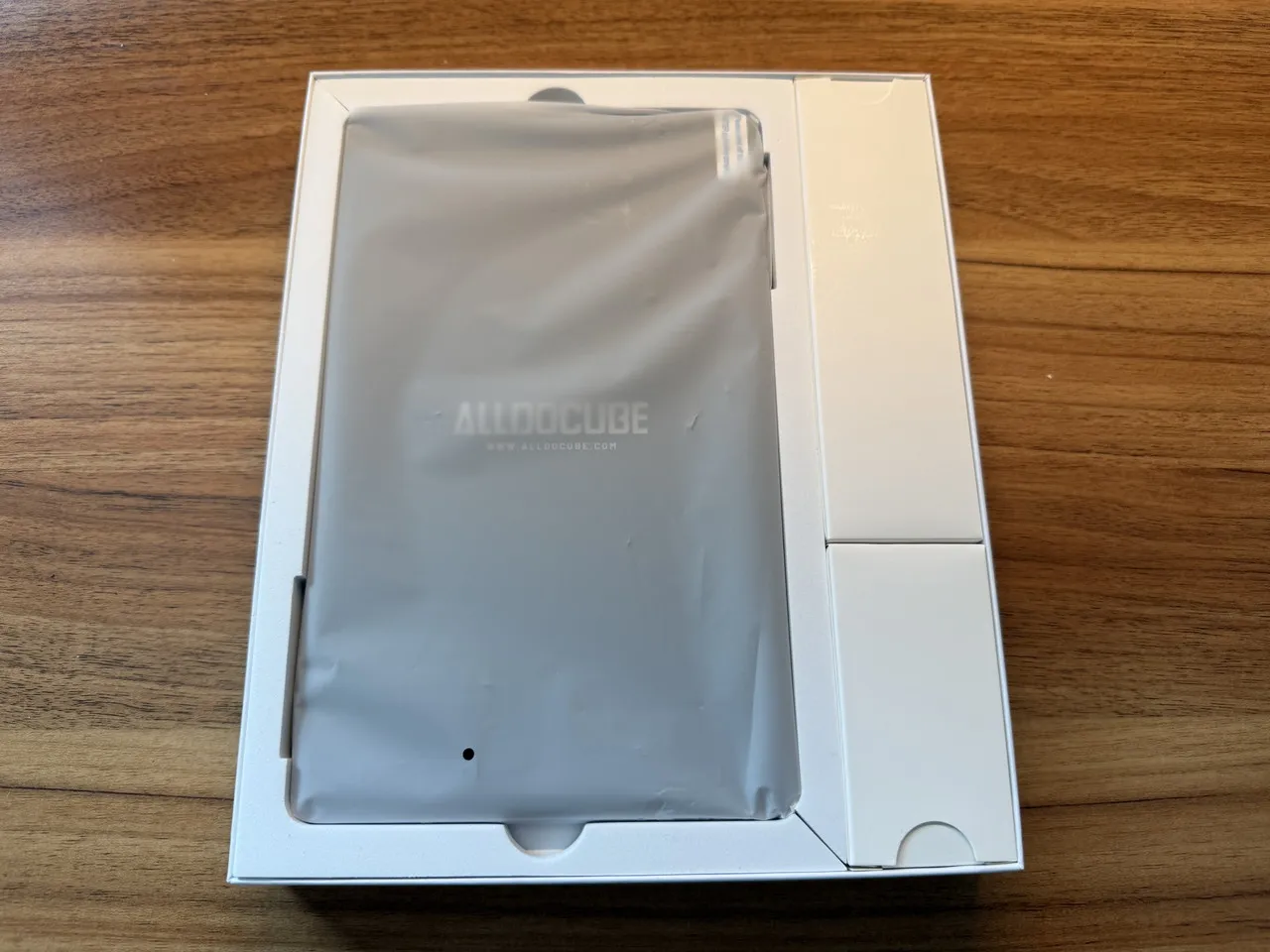 ALLDOCUBE iPlay 80 mini Ultraの箱を開けた