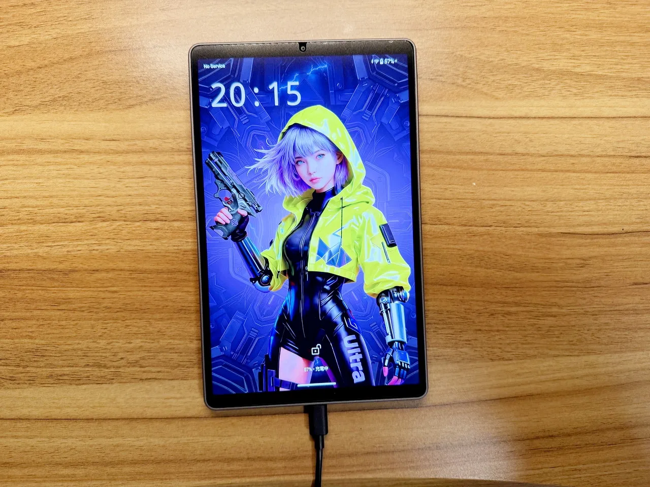 有線充電中のALLDOCUBE iPlay 80 mini Ultra