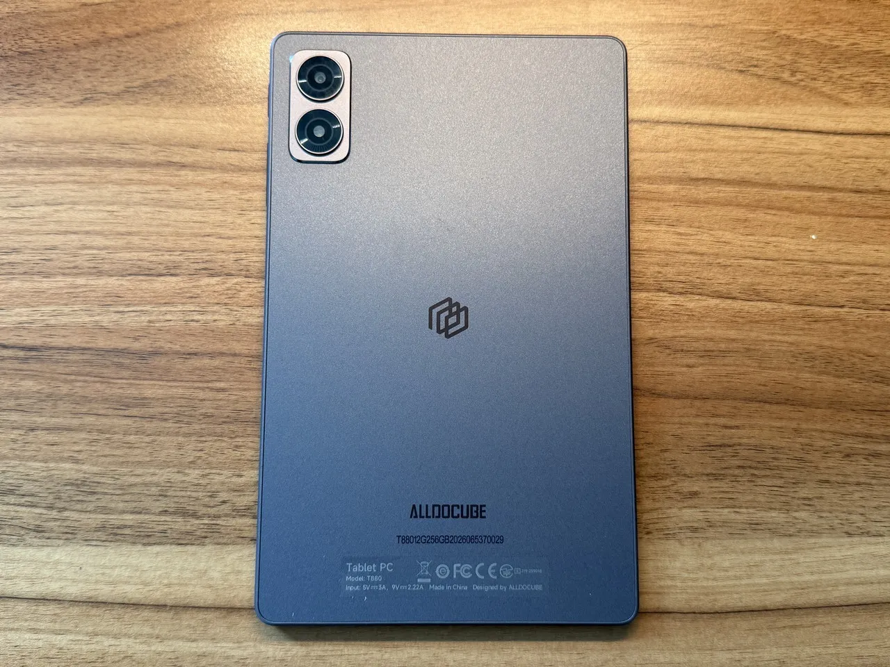 ALLDOCUBE iPlay 80 mini Ultraの背面