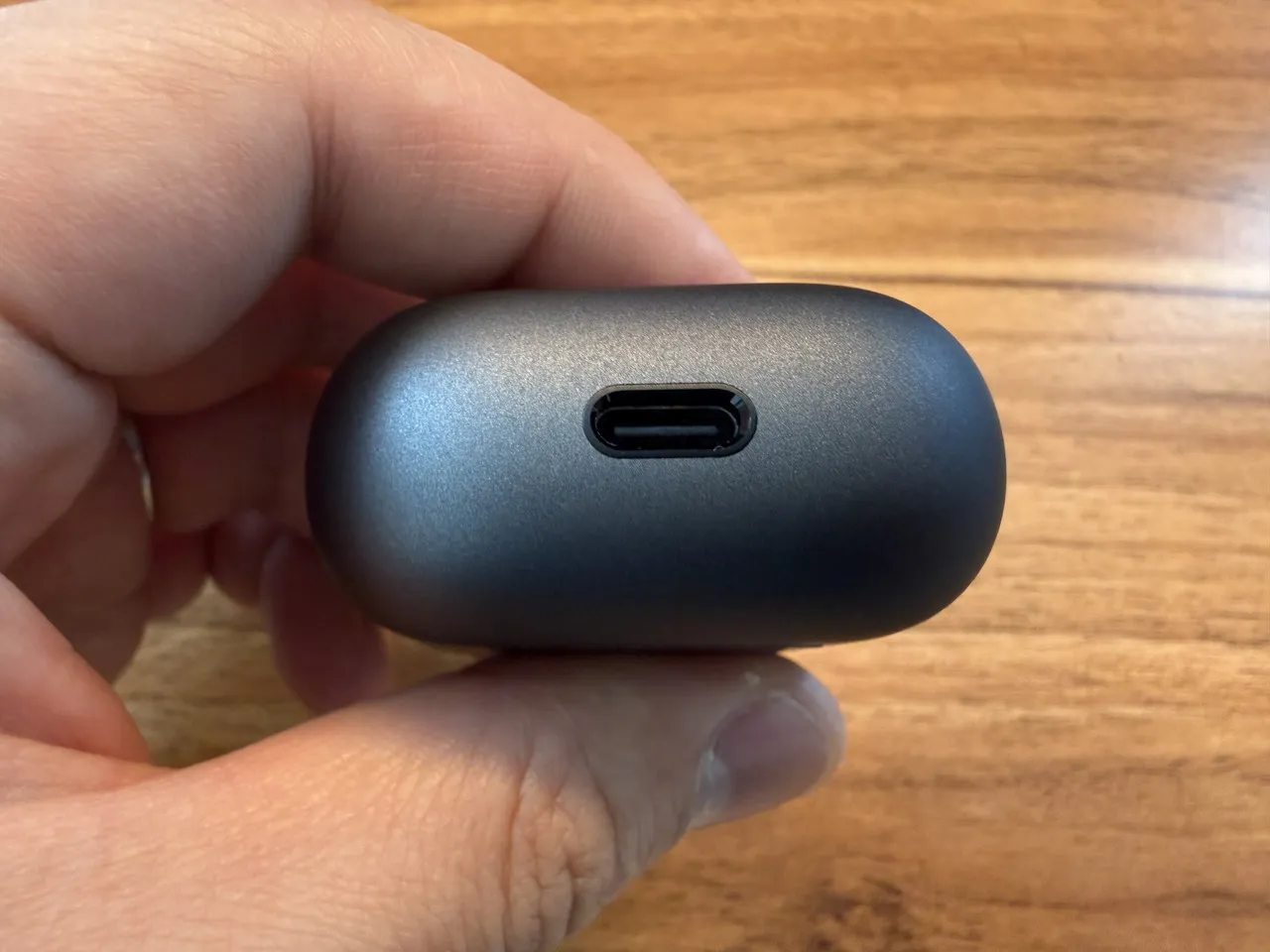 HUAWEI FreeClip 2の充電ケースのUSB-Cポート