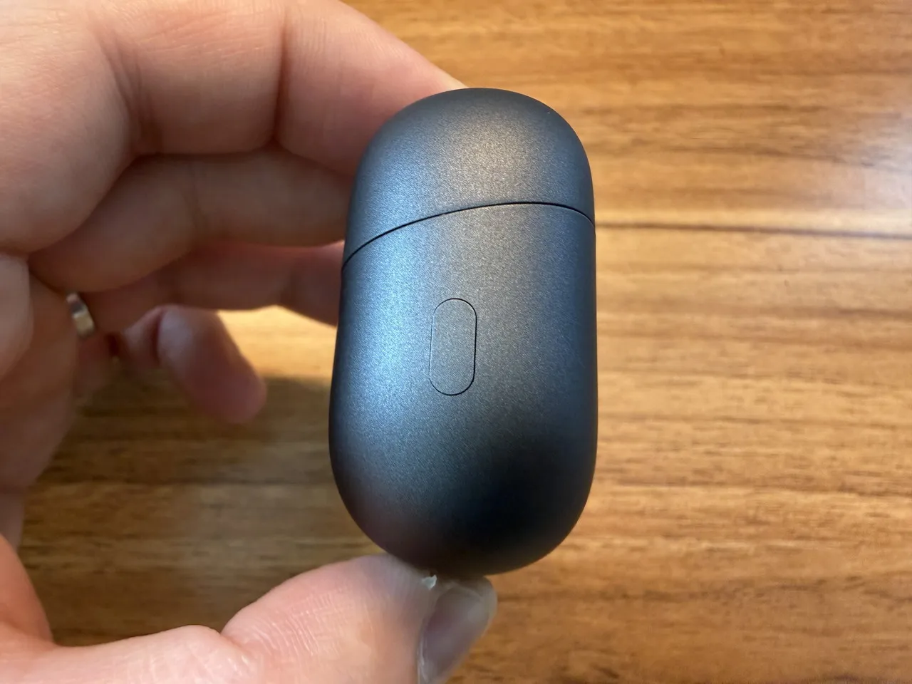 HUAWEI FreeClip 2の充電ケースのペアリングボタン