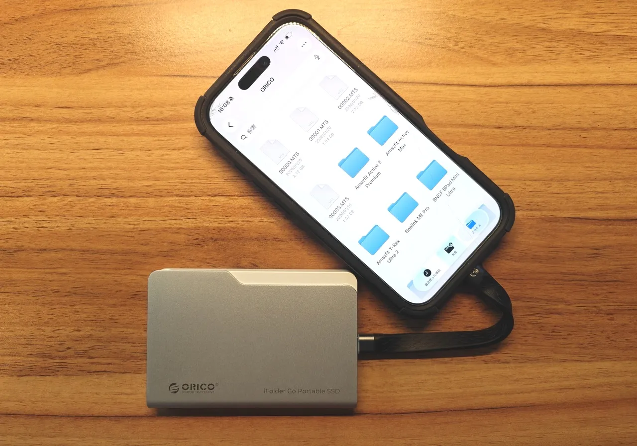 iPhoneにORICO iFolder Go 外付けSSDを接続している