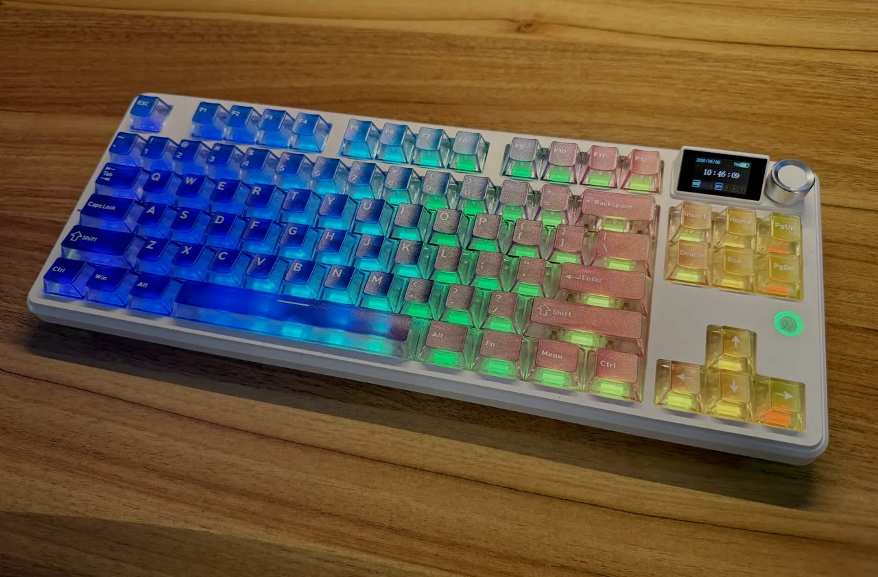 デスク上で点灯しているAJAZZ MK87 Pro