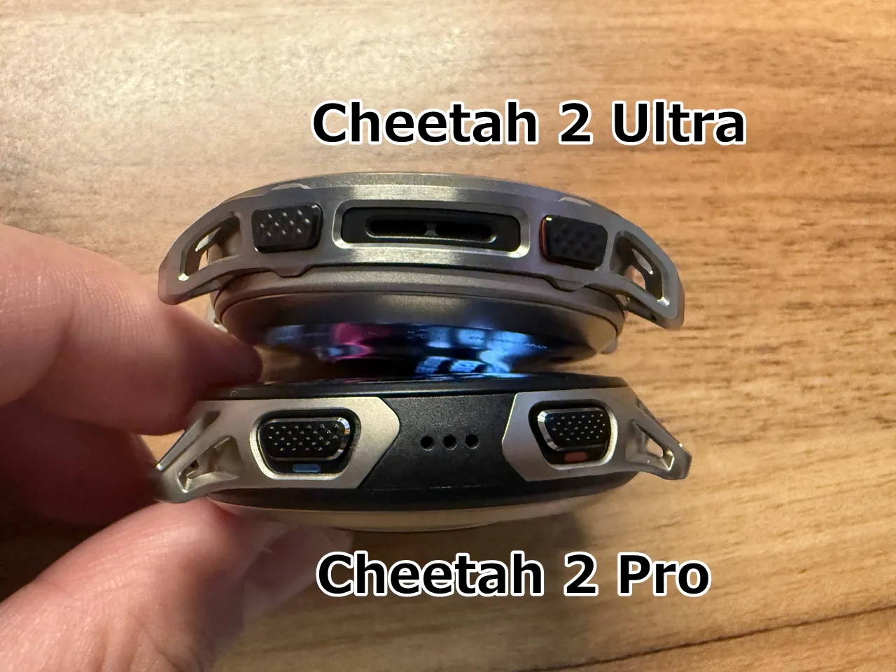 Cheetah 2 UltraとCheetah 2 Proの本体部分を並べている