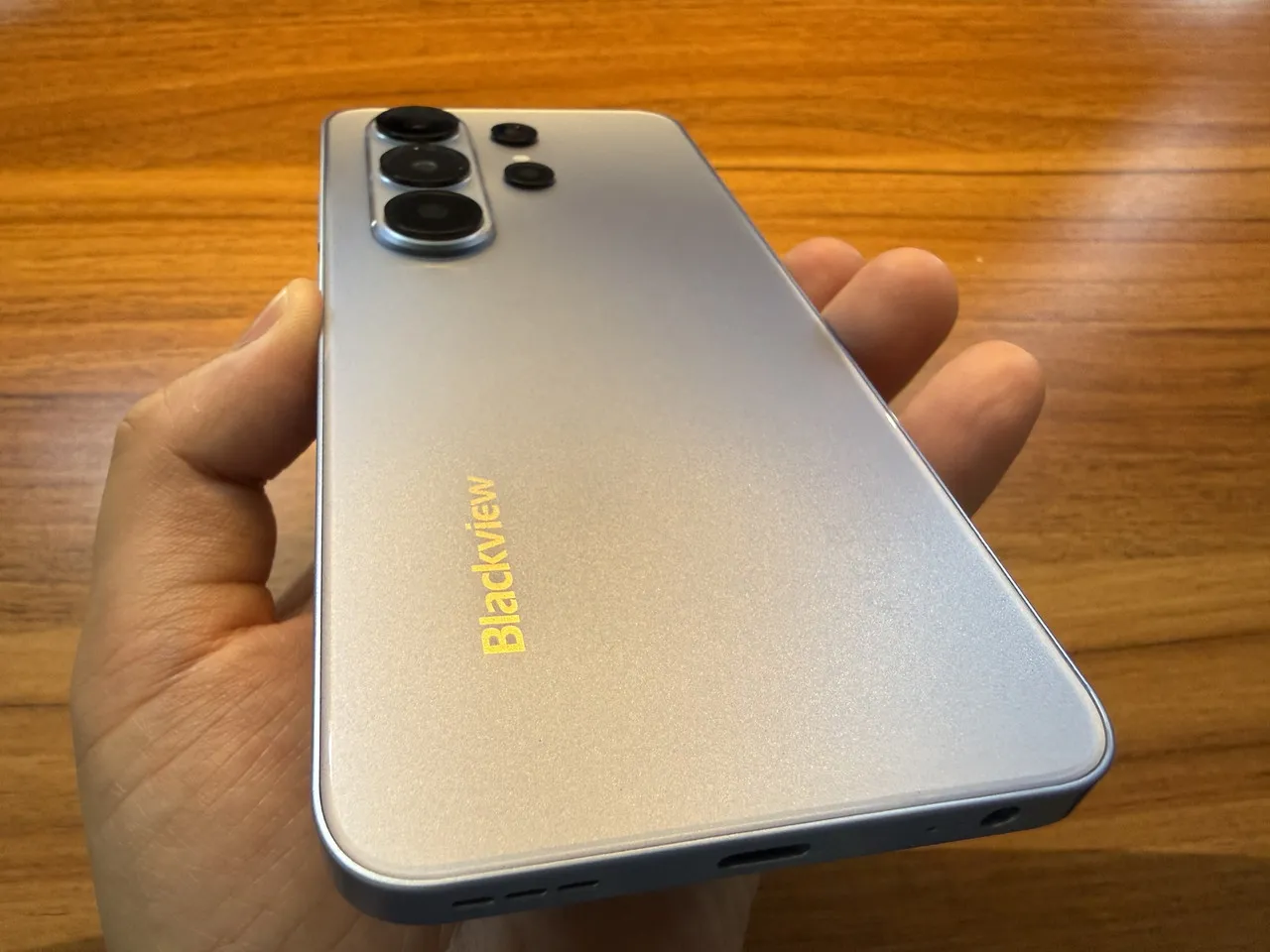 Blackview WAVE 10Cの筐体背面