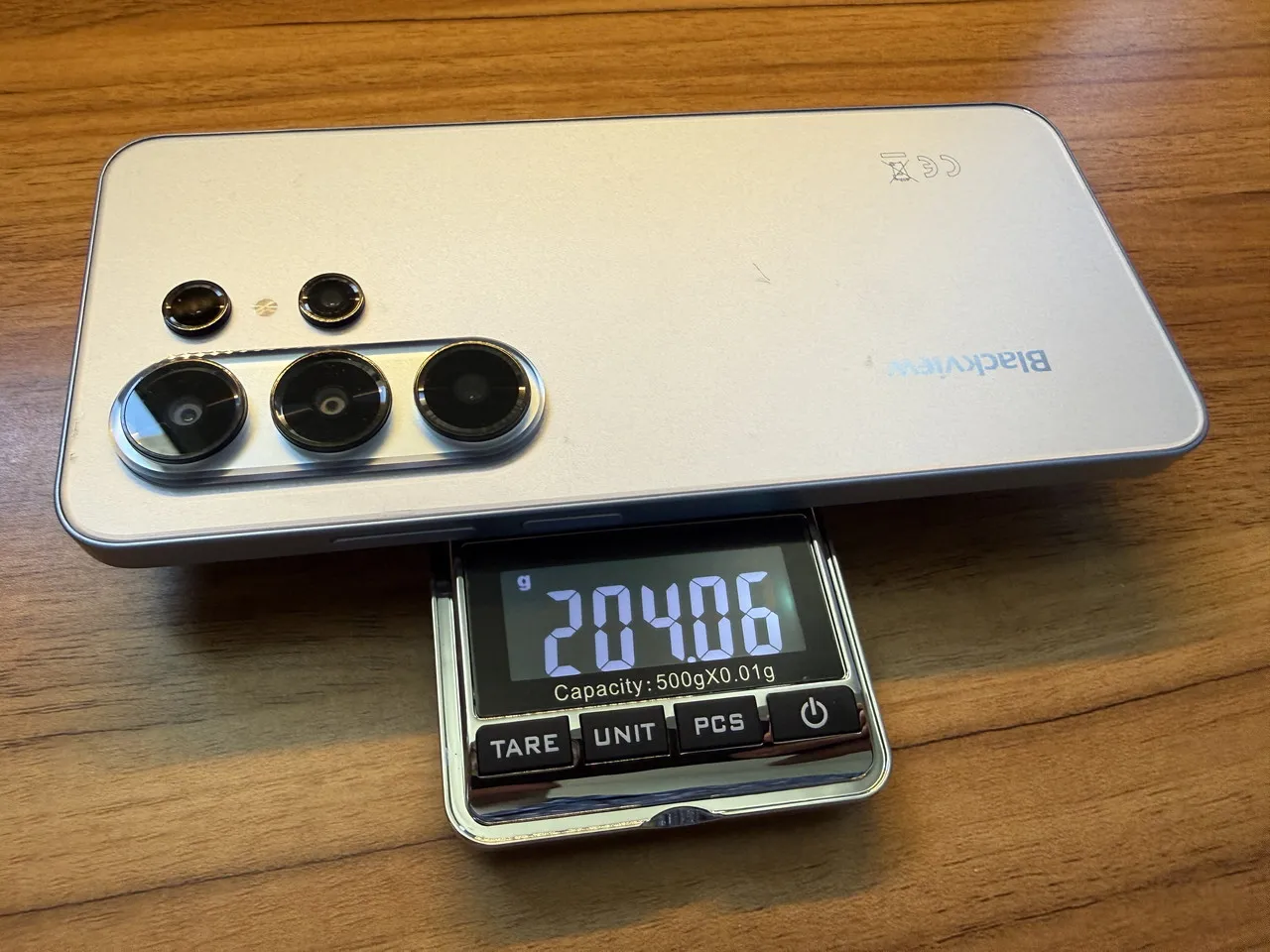 Blackview WAVE 10Cを計量している
