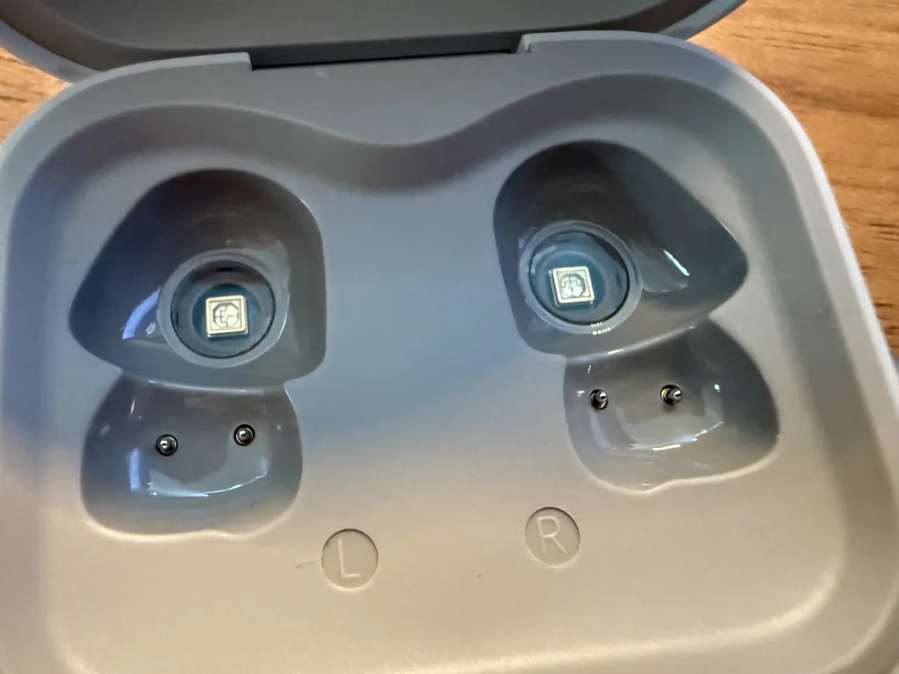 充電ケースの内部