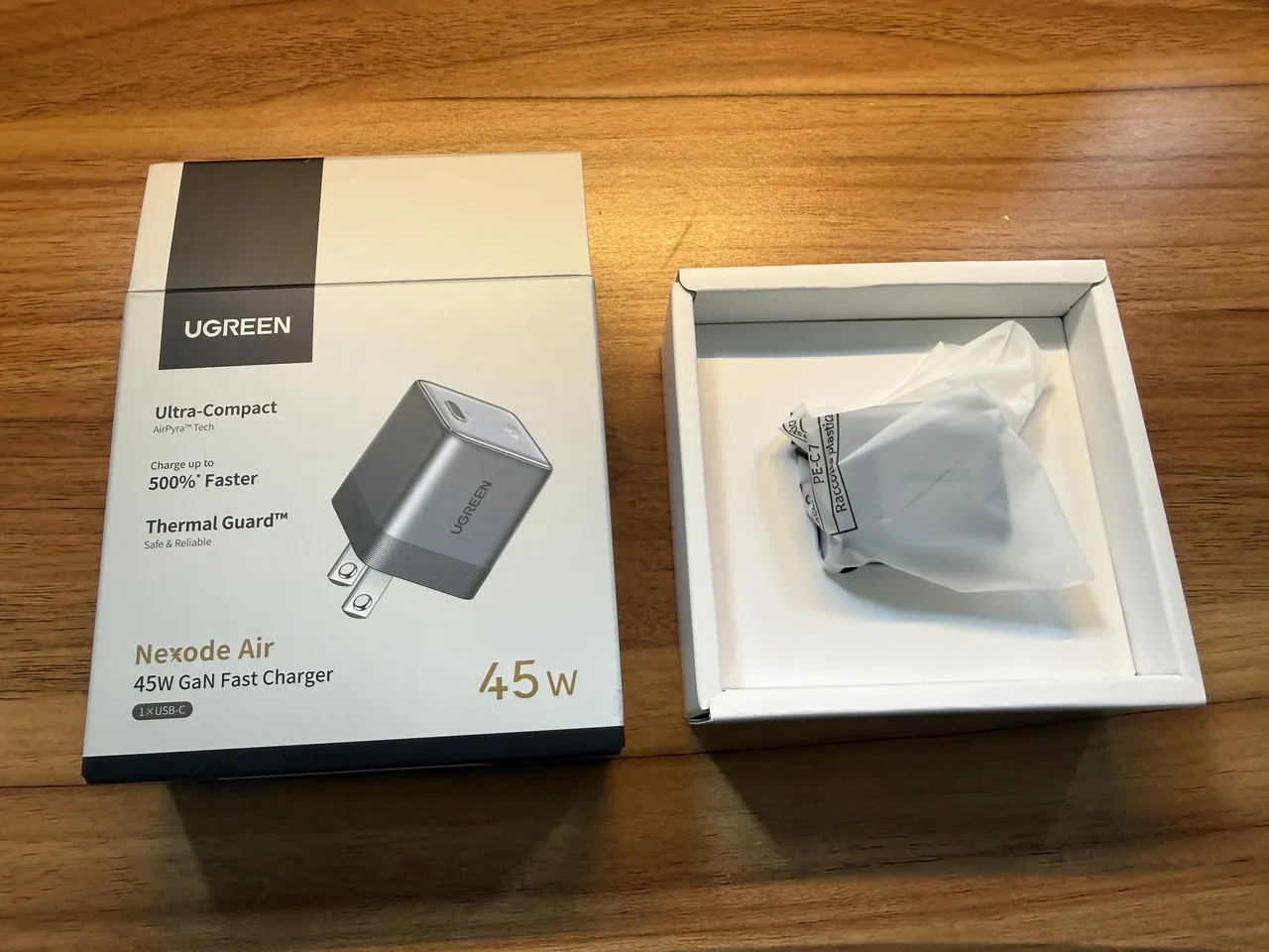 UGREEN Air モバイルバッテリーの箱を開けた