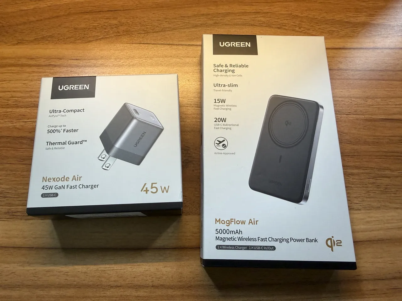 『UGREEN Air 45W USB-C充電器』と『UGREEN Air 5000mAh マグネット式モバイルバッテリー』の外箱