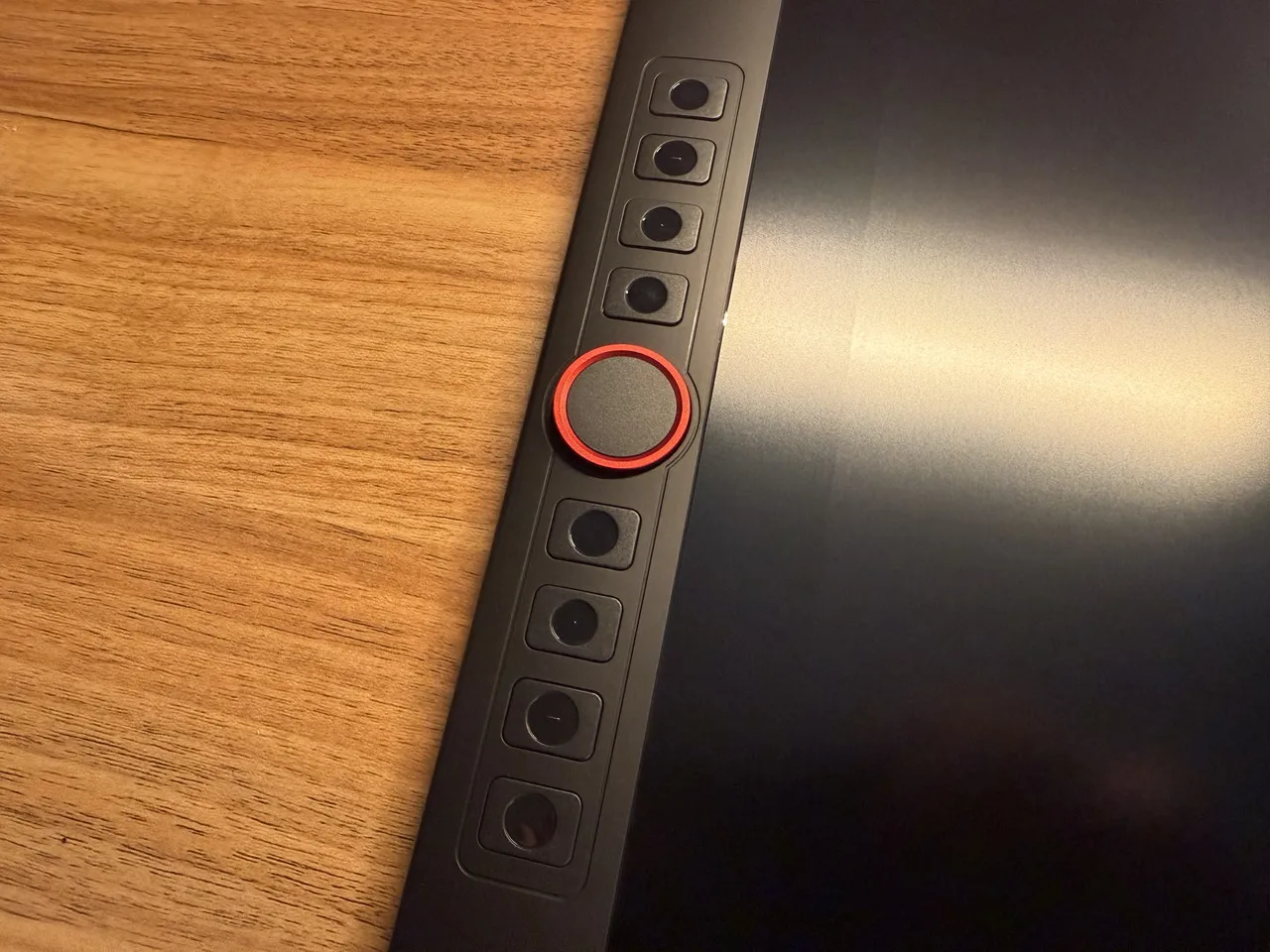 XPPen Artist 15.6 pro V2のボタンとダイヤル