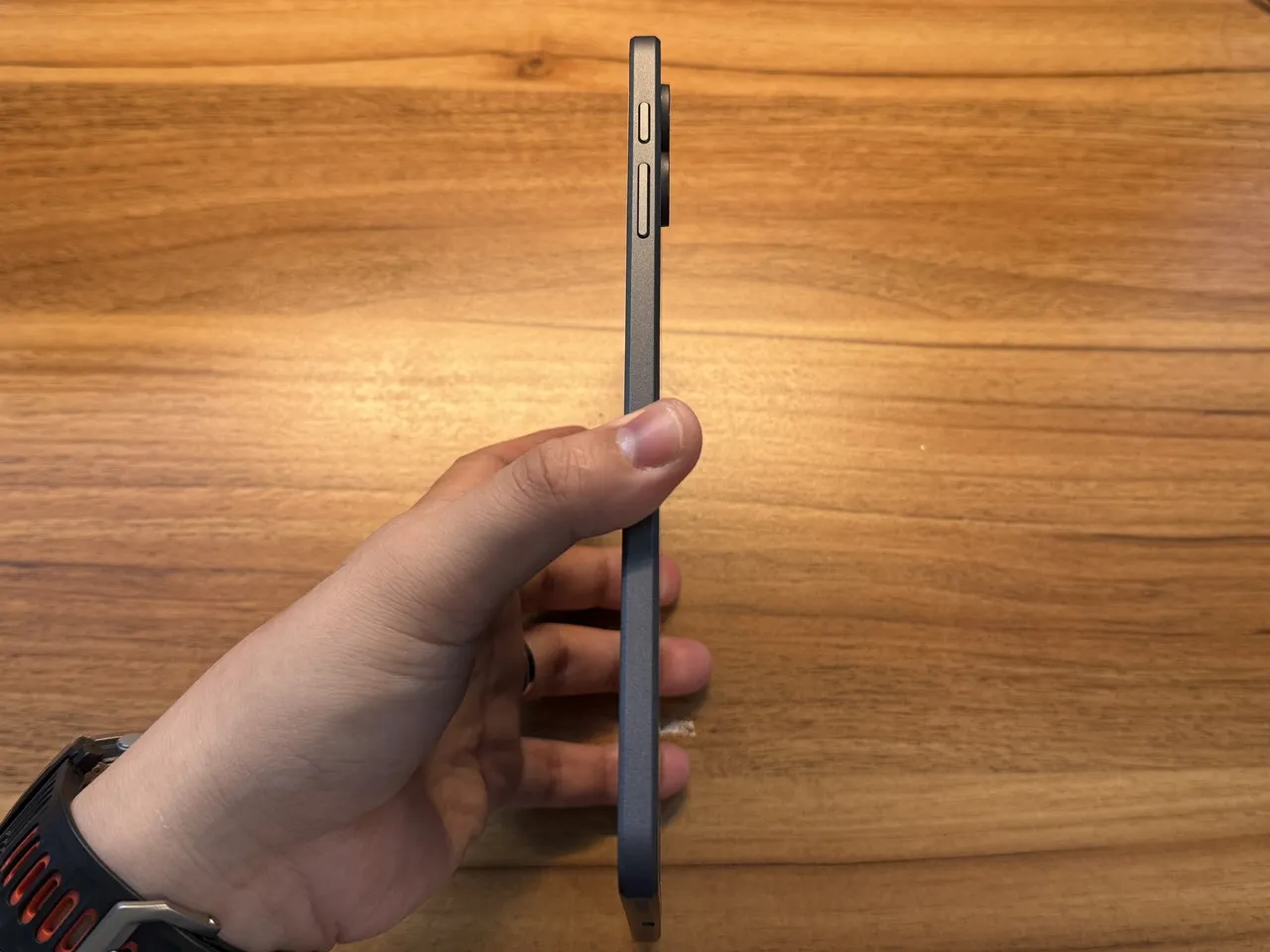 ALLDOCUBE iPlay 80 mini Proの厚み確認