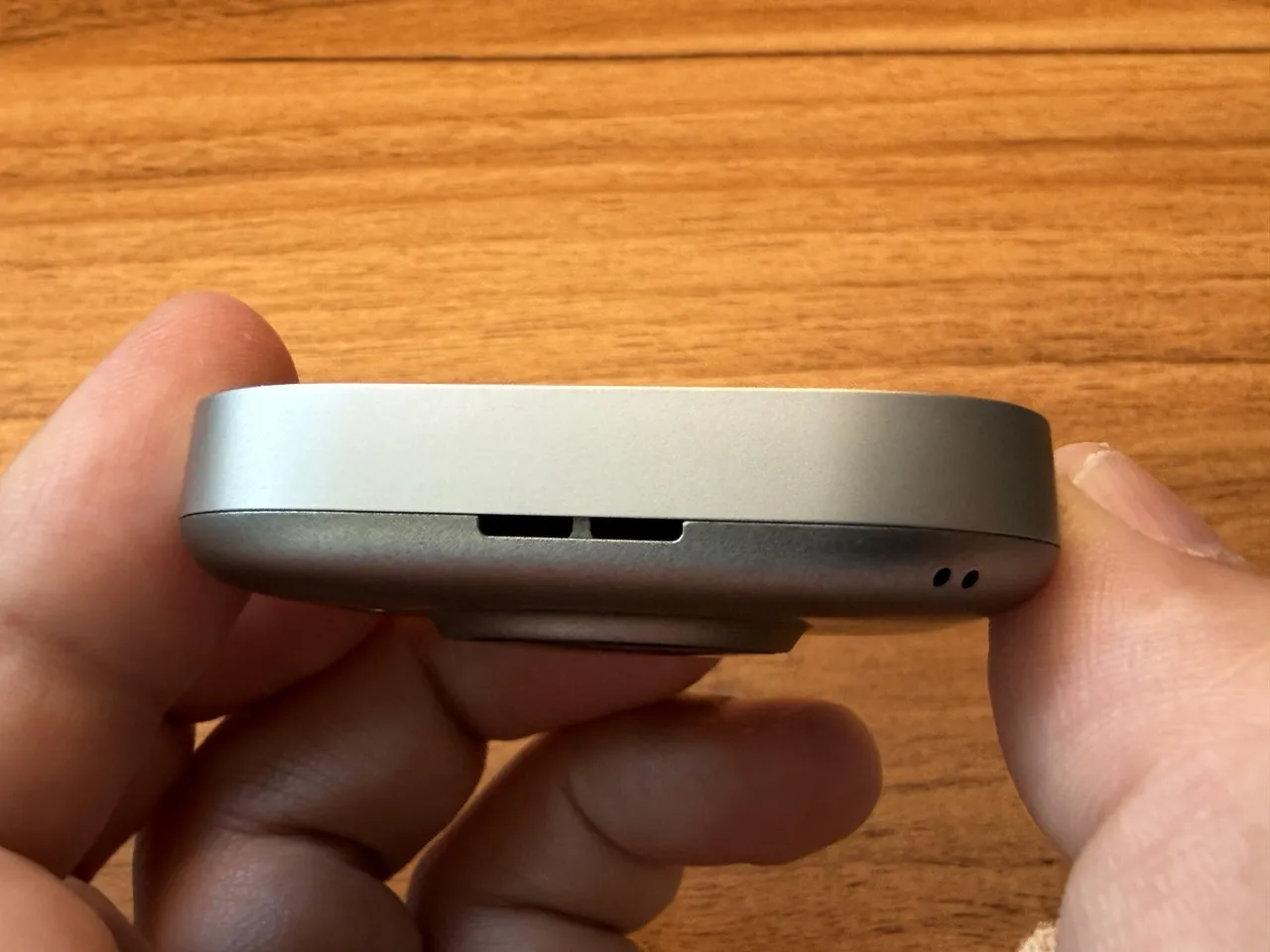Amazfit Bip Maxのスピーカー穴