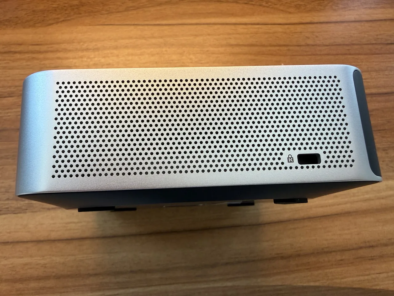 GEEKOM A9 MAX 2026のケンジントンロック穴