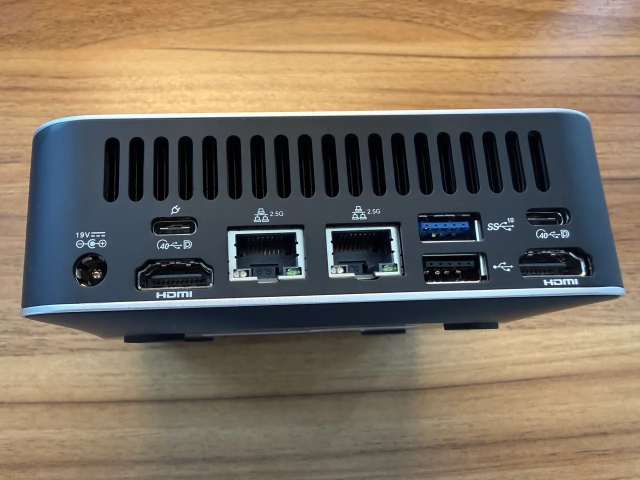 GEEKOM A9 MAX 2026の背面インターフェース
