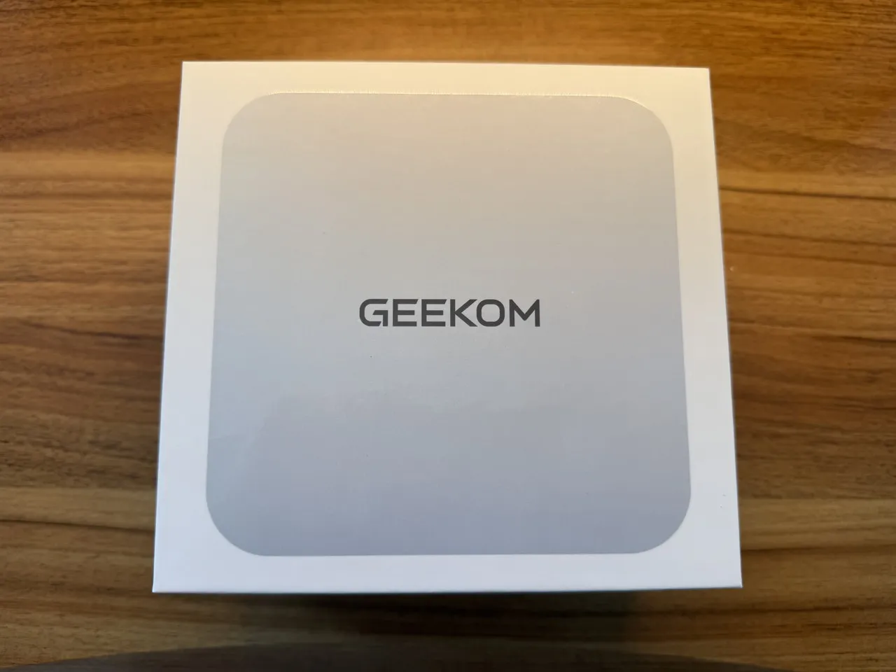 GEEKOM A9 MAX 2026の外箱