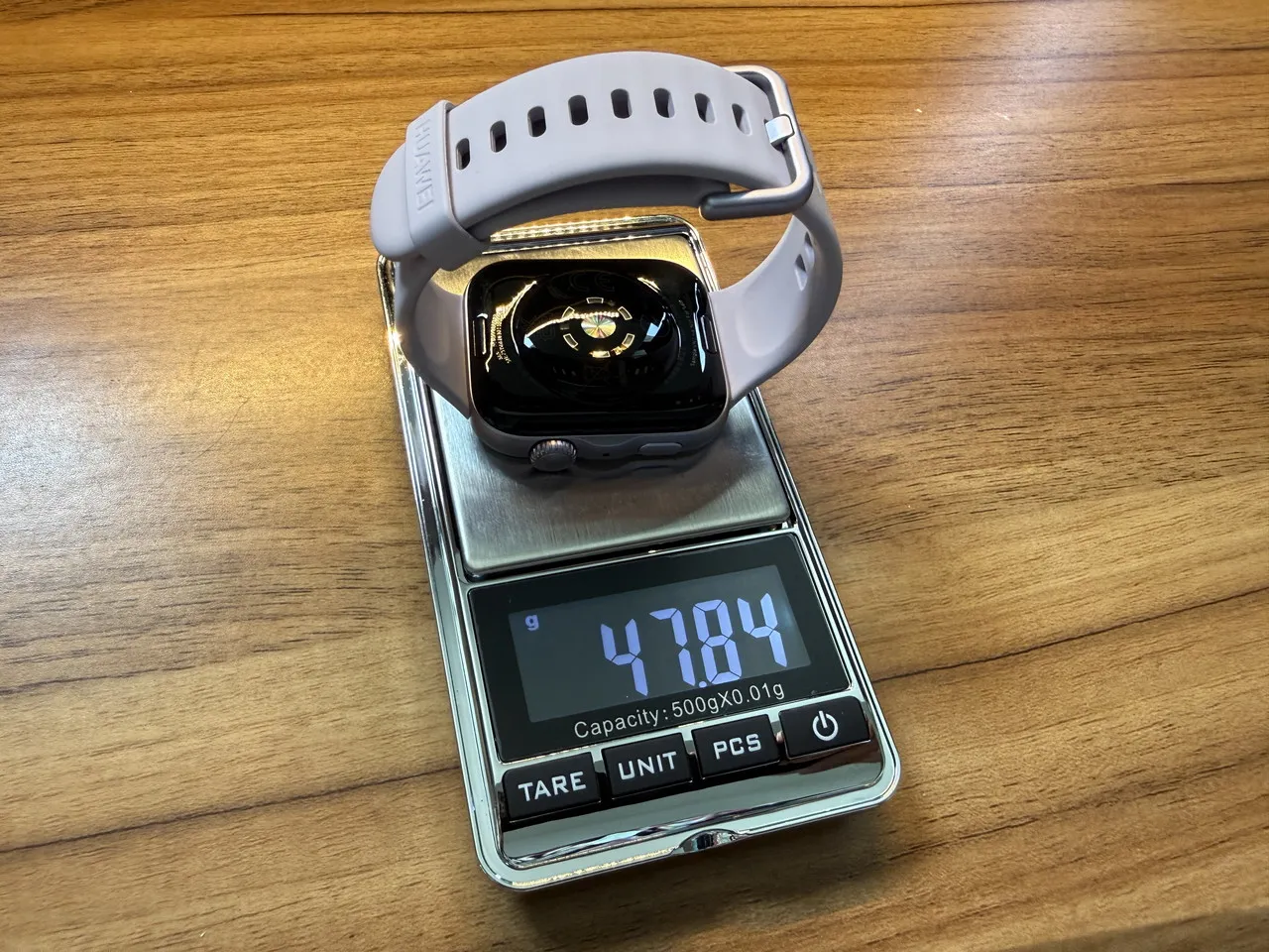 HUAWEI WATCH FIT 5を計量している