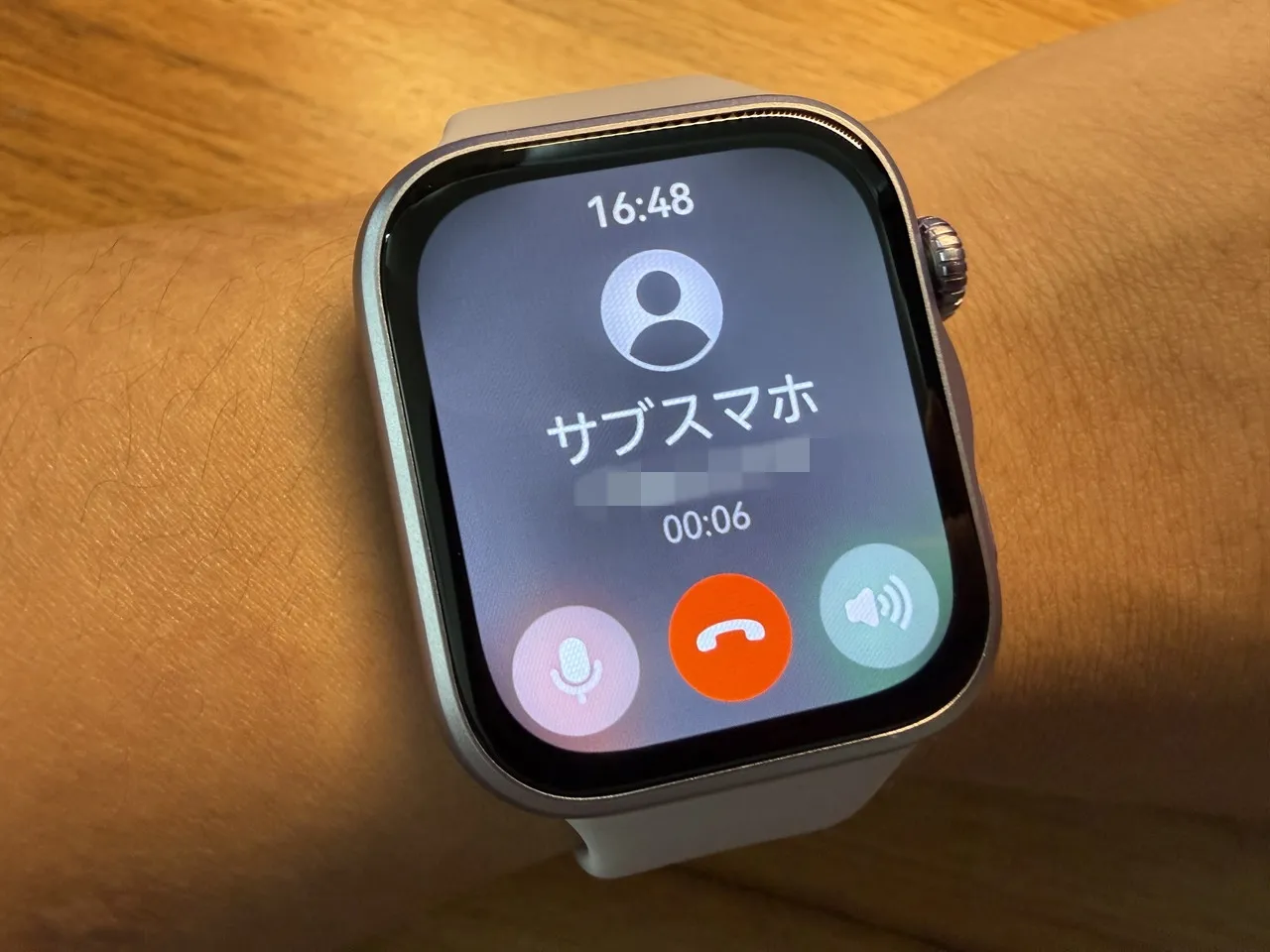 HUAWEI WATCH FIT 5で通話機能を試用している