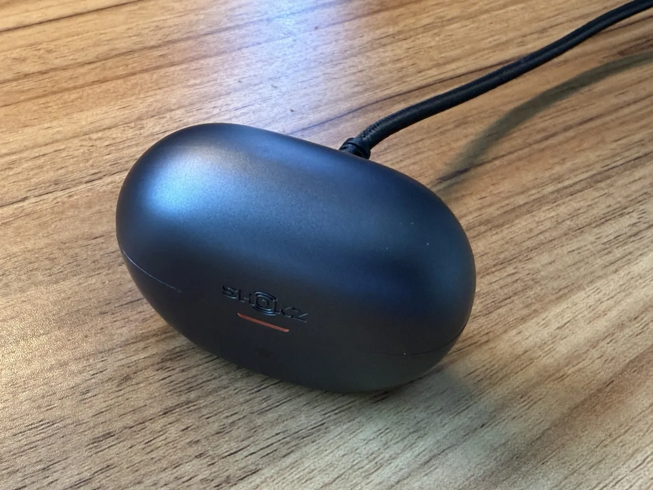 有線充電中のOpenDots Air