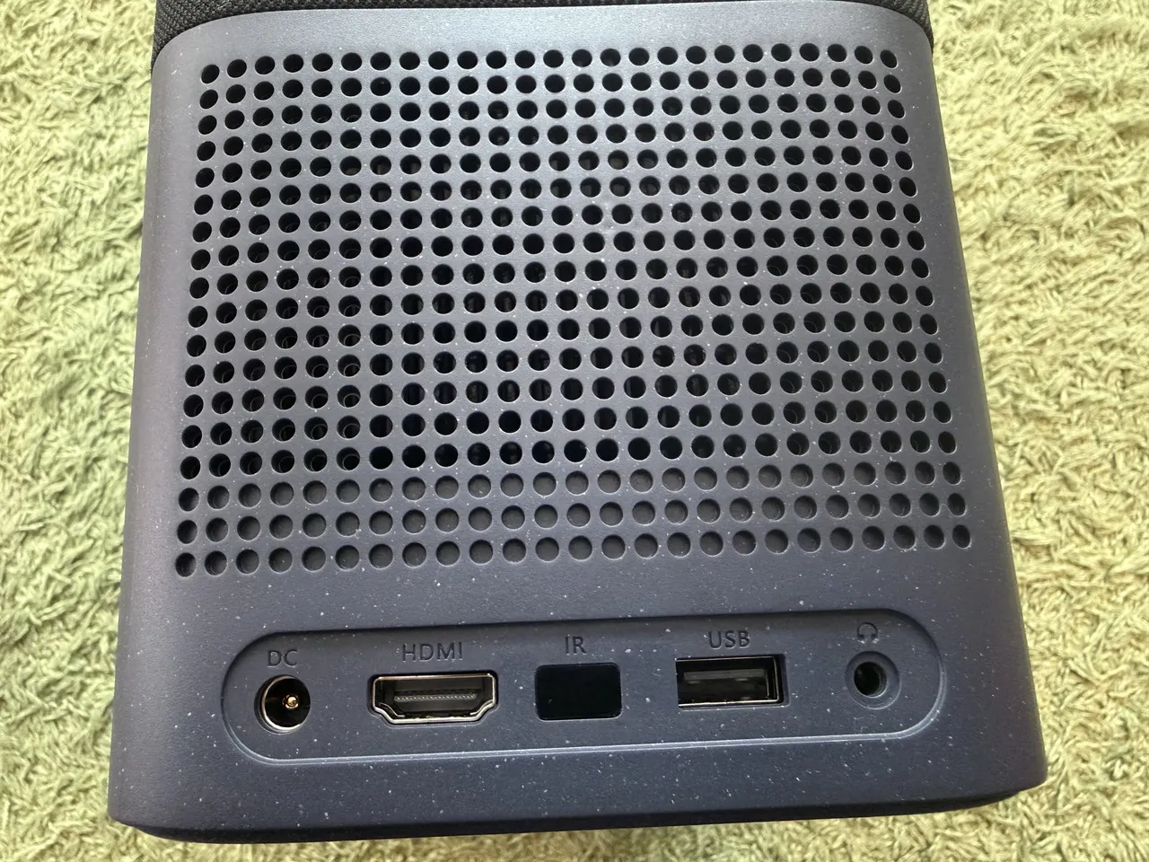 TCL A1sの背面インターフェース