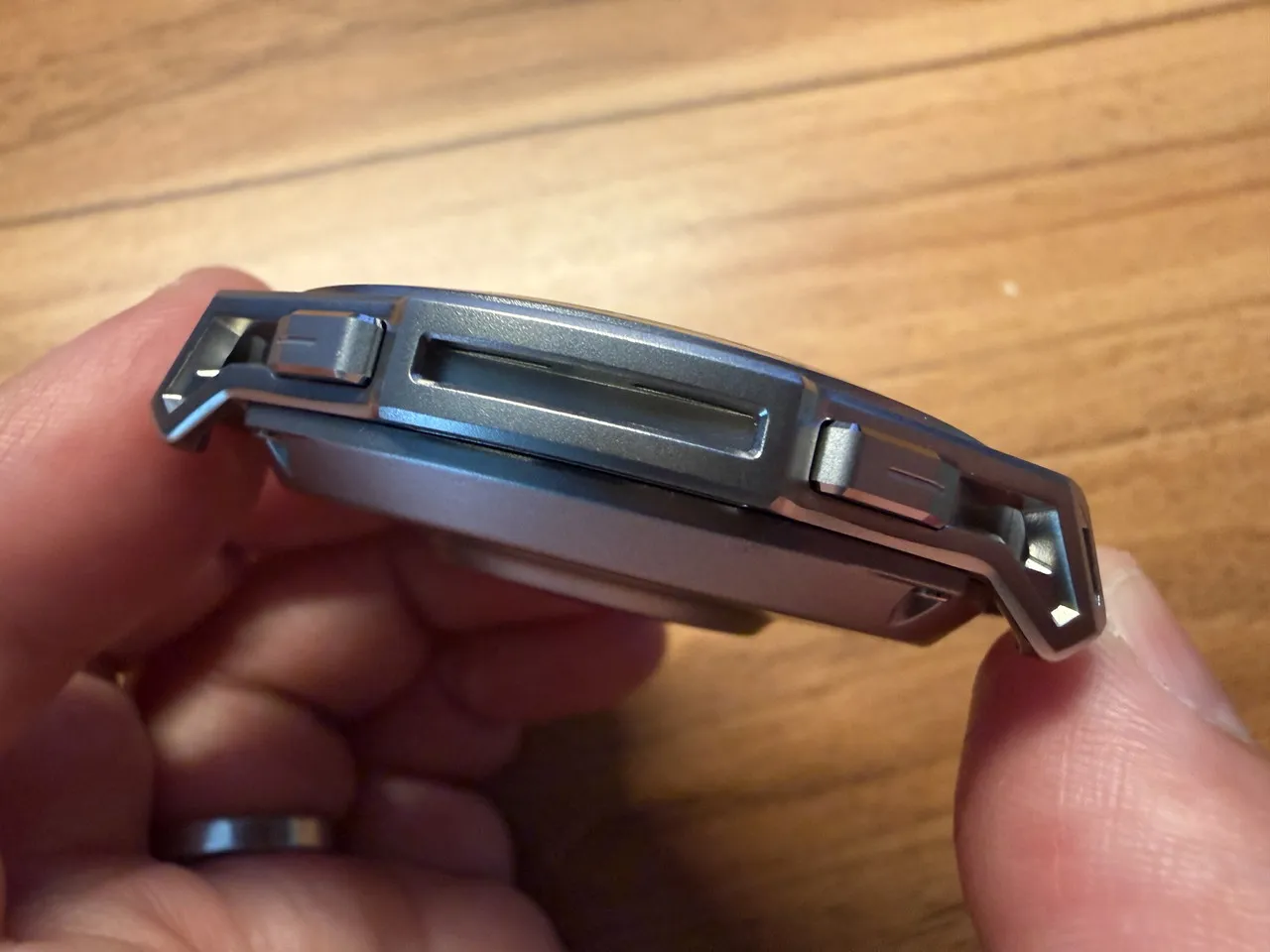 Amazfit Balance 3の左側面
