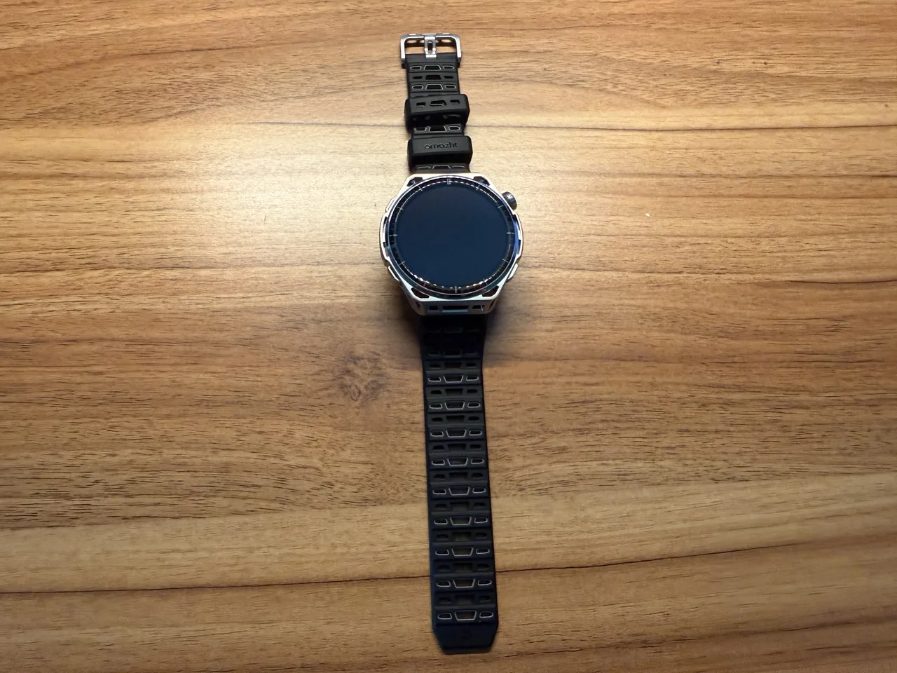 Amazfit Balance 3にストラップを装着した