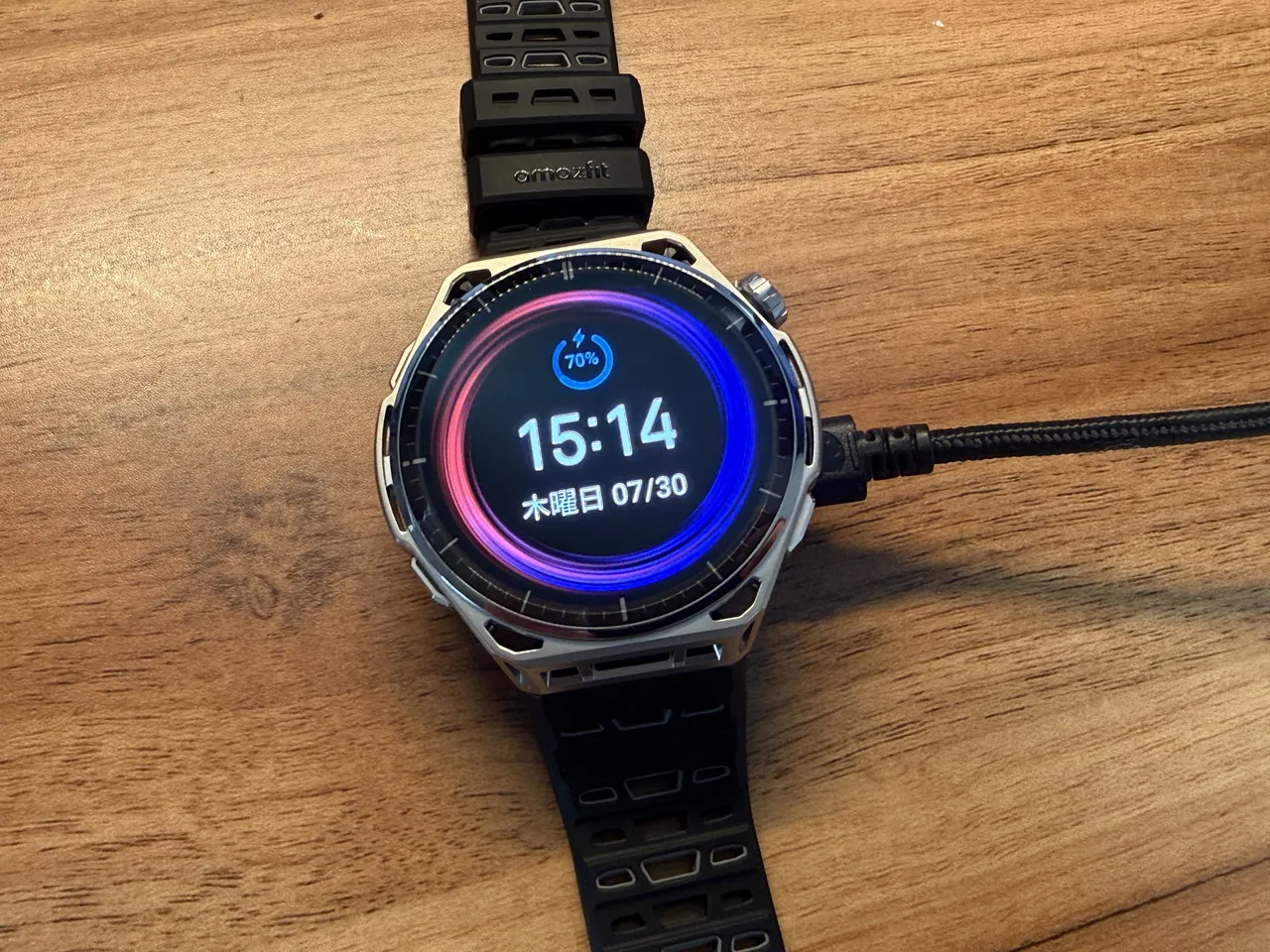 充電中のAmazfit Balance 3