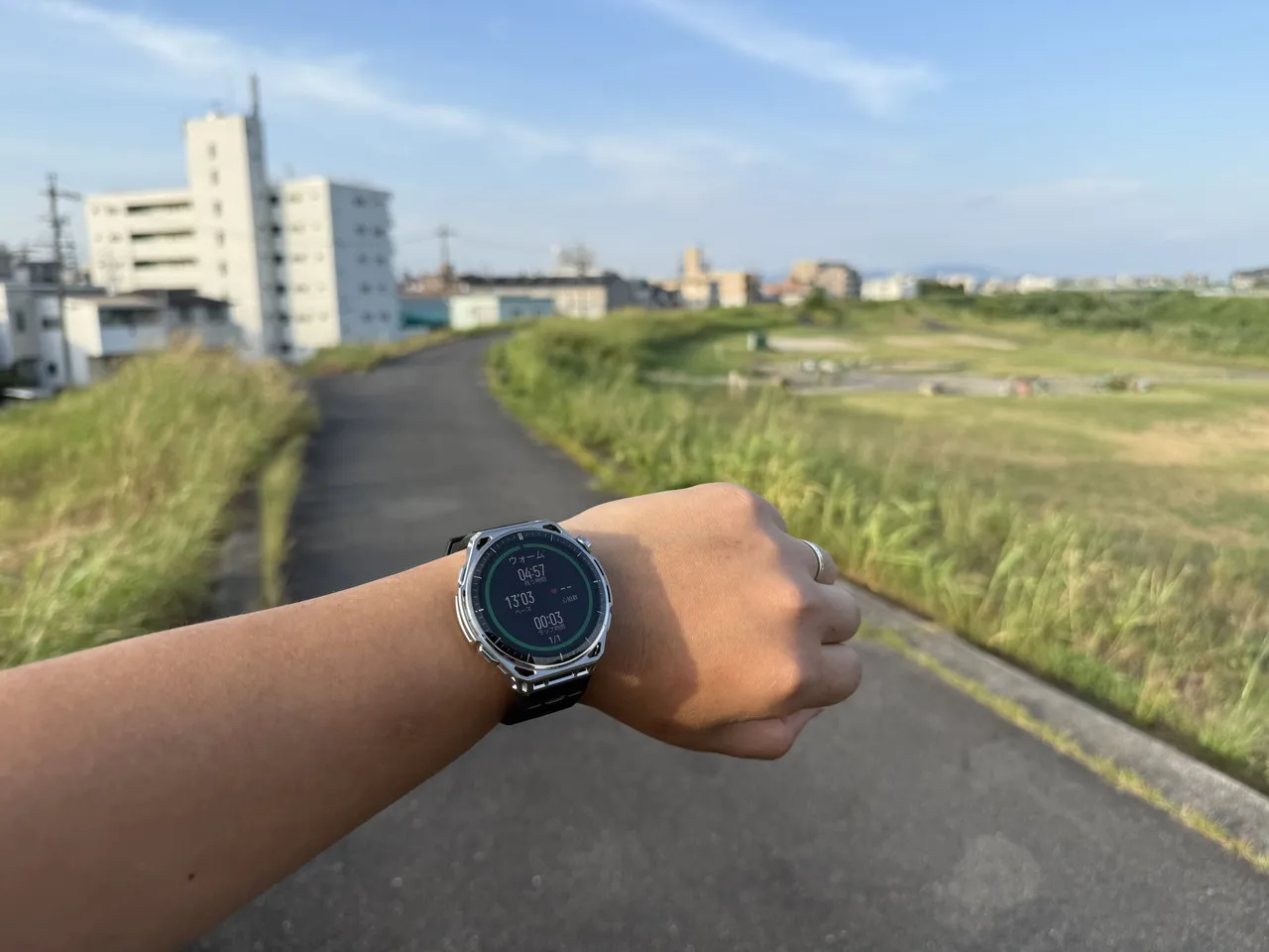 ウォーキングコースでAmazfit Balance 3を使用している