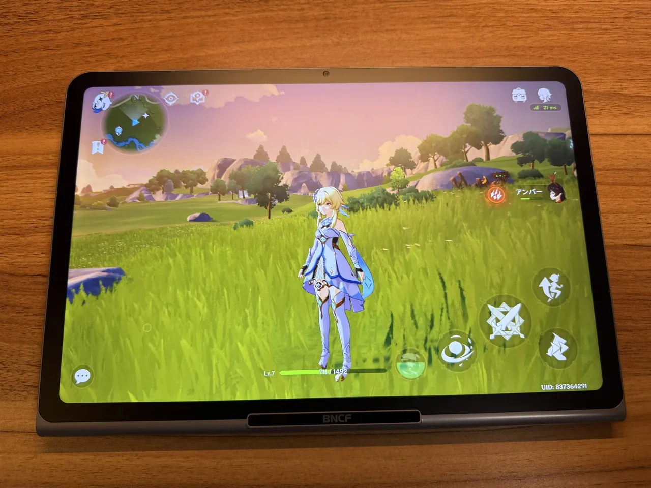 BNCF CinePad 13で原神をプレイしている