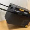 BougeRV CRD2 V2.0の取っ手を掴んで曳いている