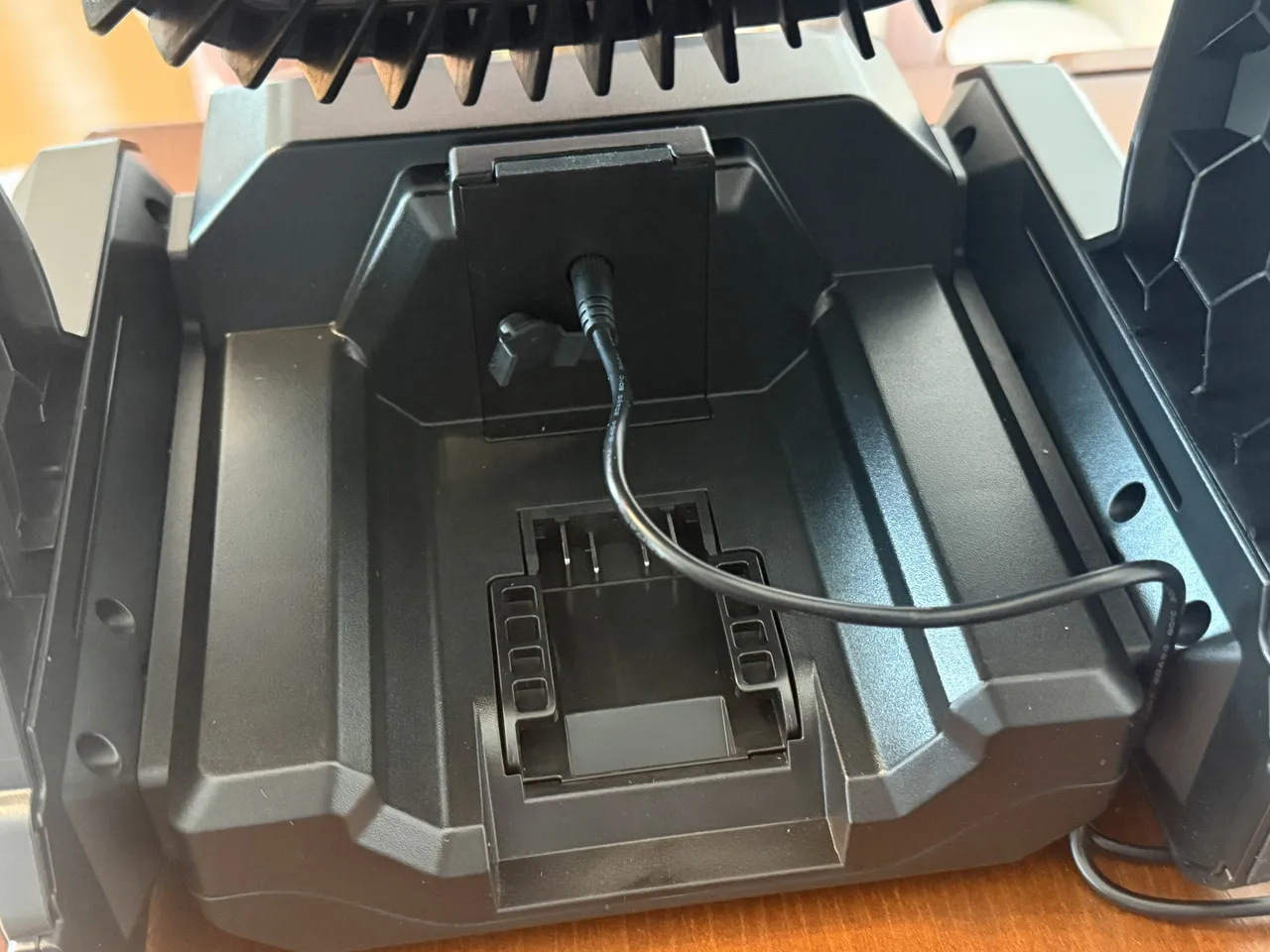 BougeRV F02に有線給電している