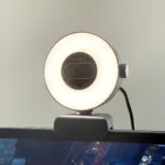 EMEET SmartCam S600Lのリングライトが点灯している