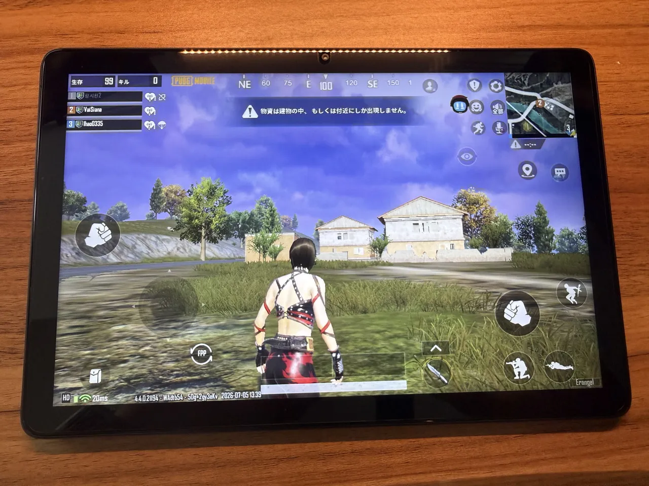 FPD CP10-J1でゲームをプレイしている
