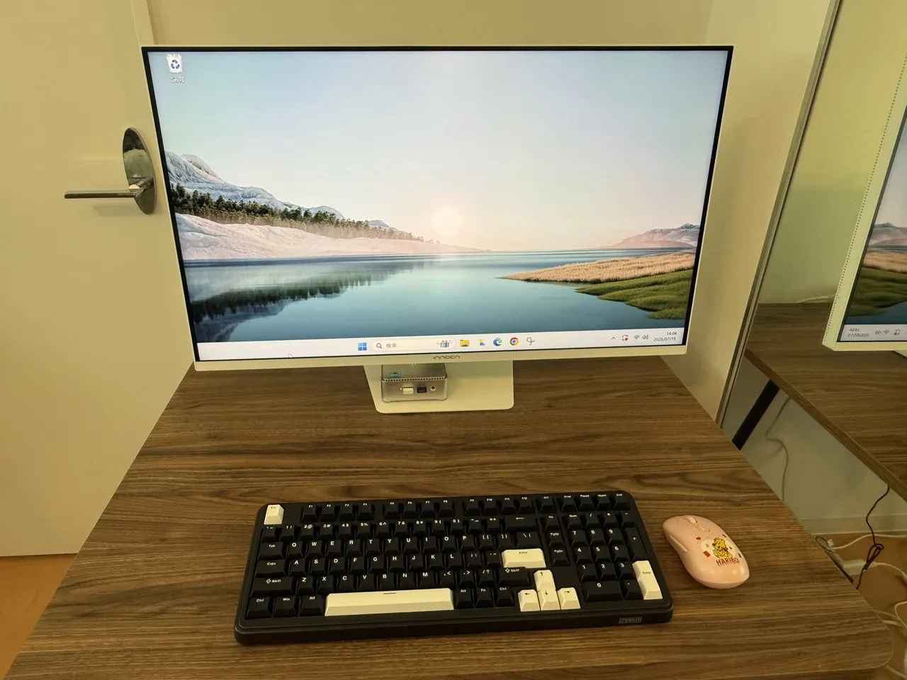 INNOCN GA32V1M MAXにPCを接続している