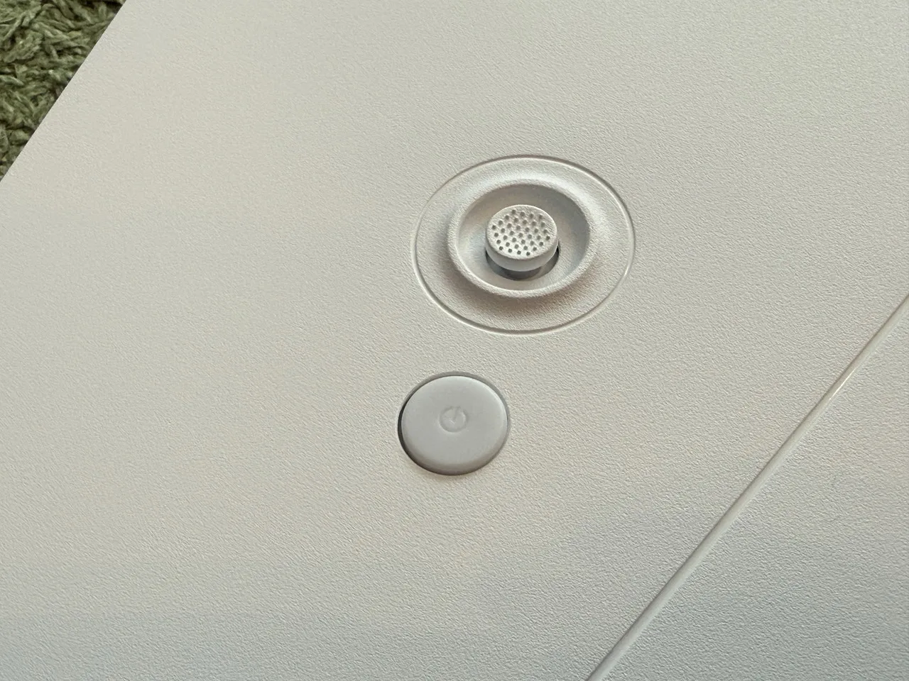 操作スティックと電源ボタン