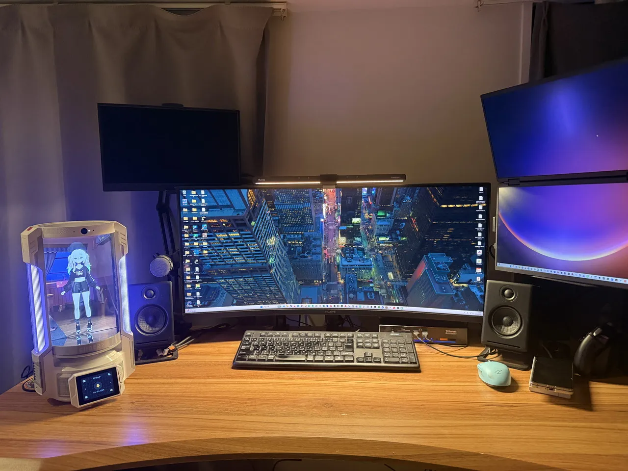PCデスク上にCODE27を置いている