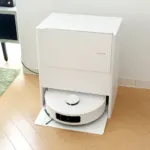 部屋の隅に設置されたDreame Aqua10s Roller AE