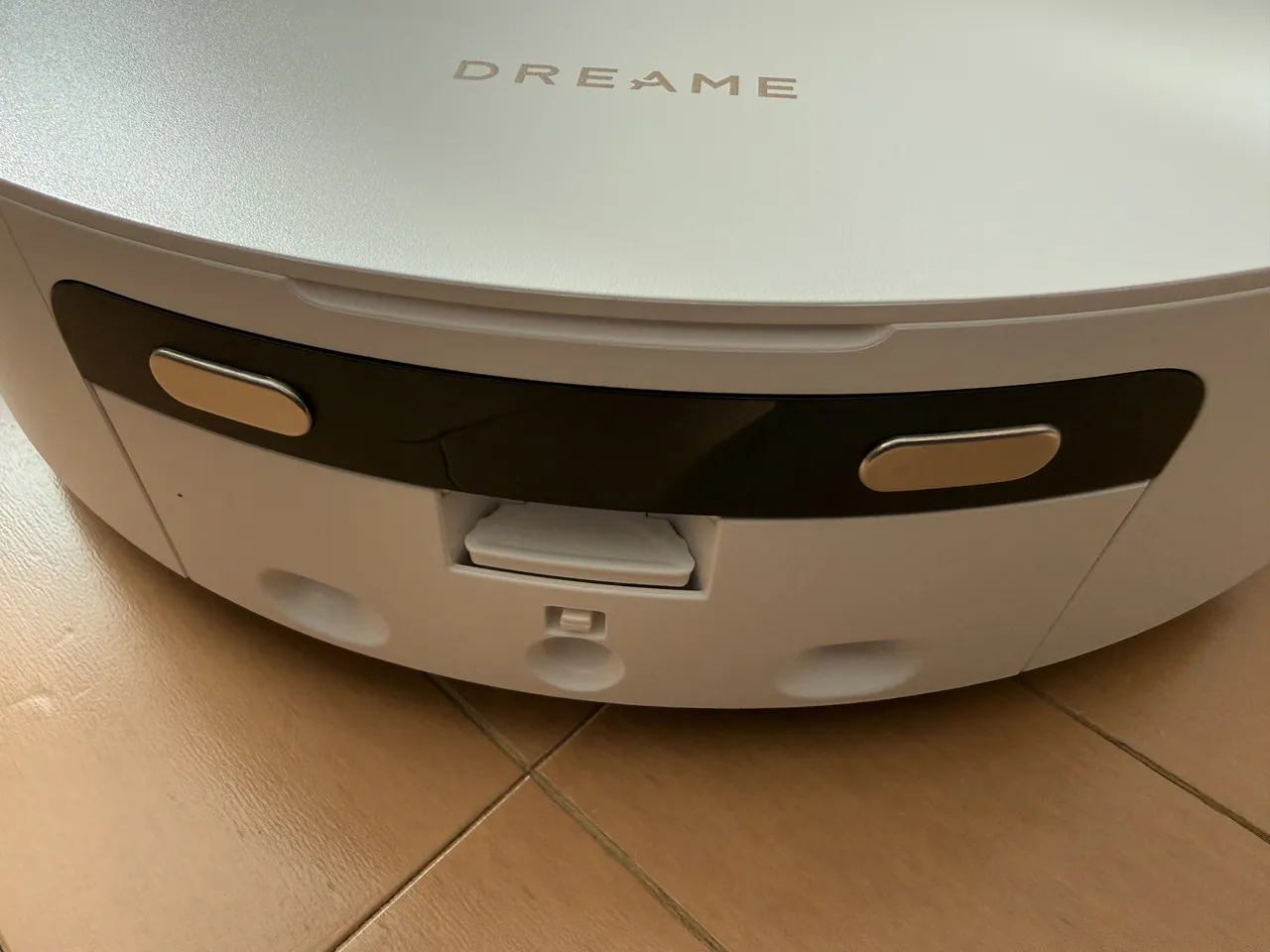 充電端子と給水口と汚水ボックス