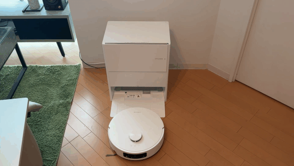ステーションに自動帰還するロボット