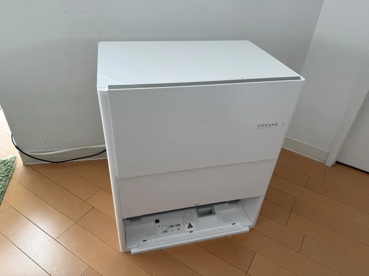 ベースステーションの外観(斜め上アングル)