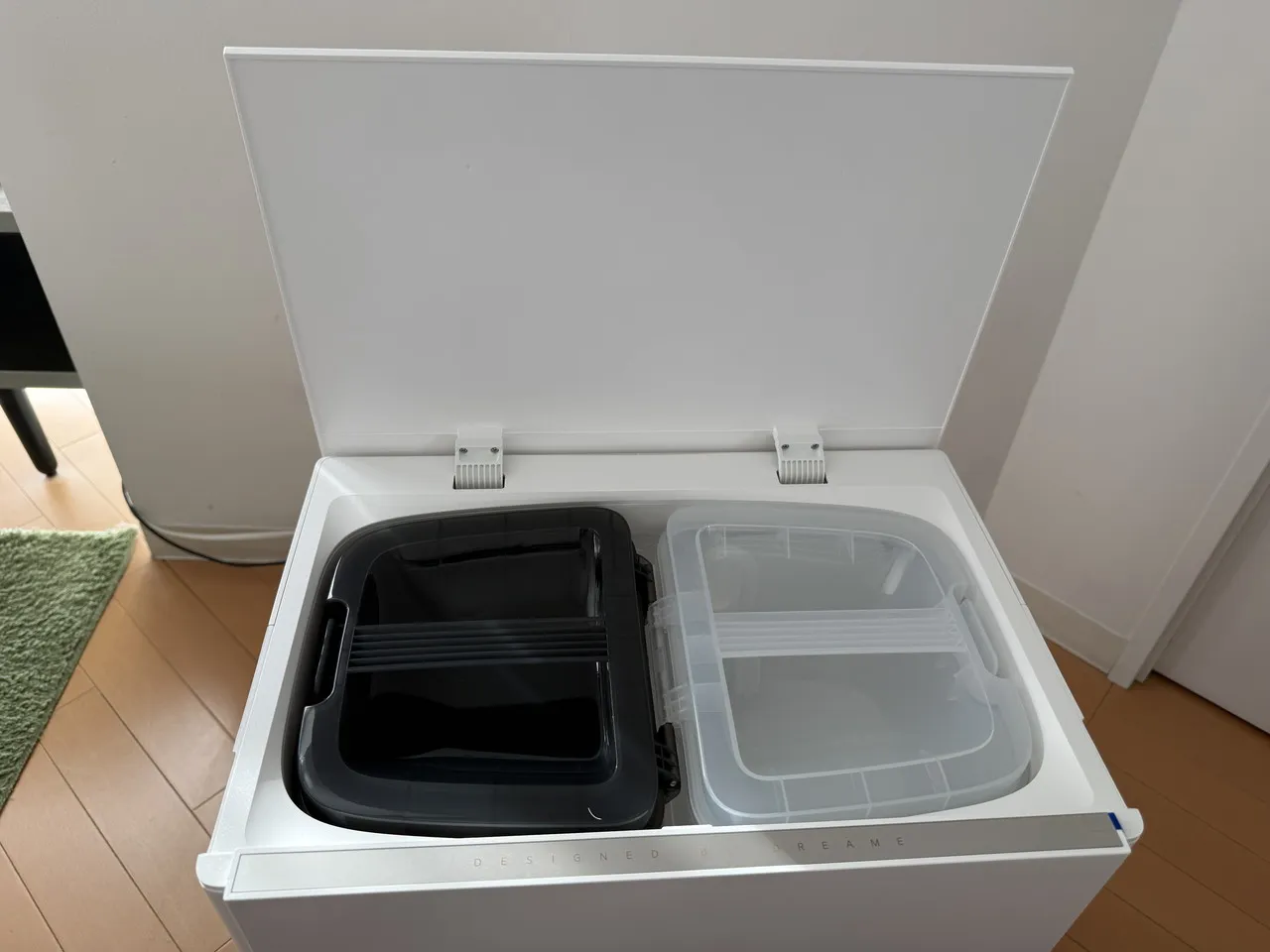 ベースステーション上部のフタを開けた