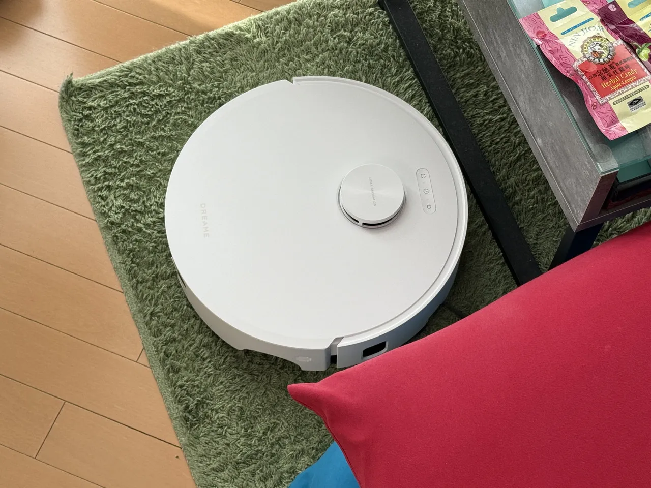 カーペット走行中のDreame Aqua10s Roller AE