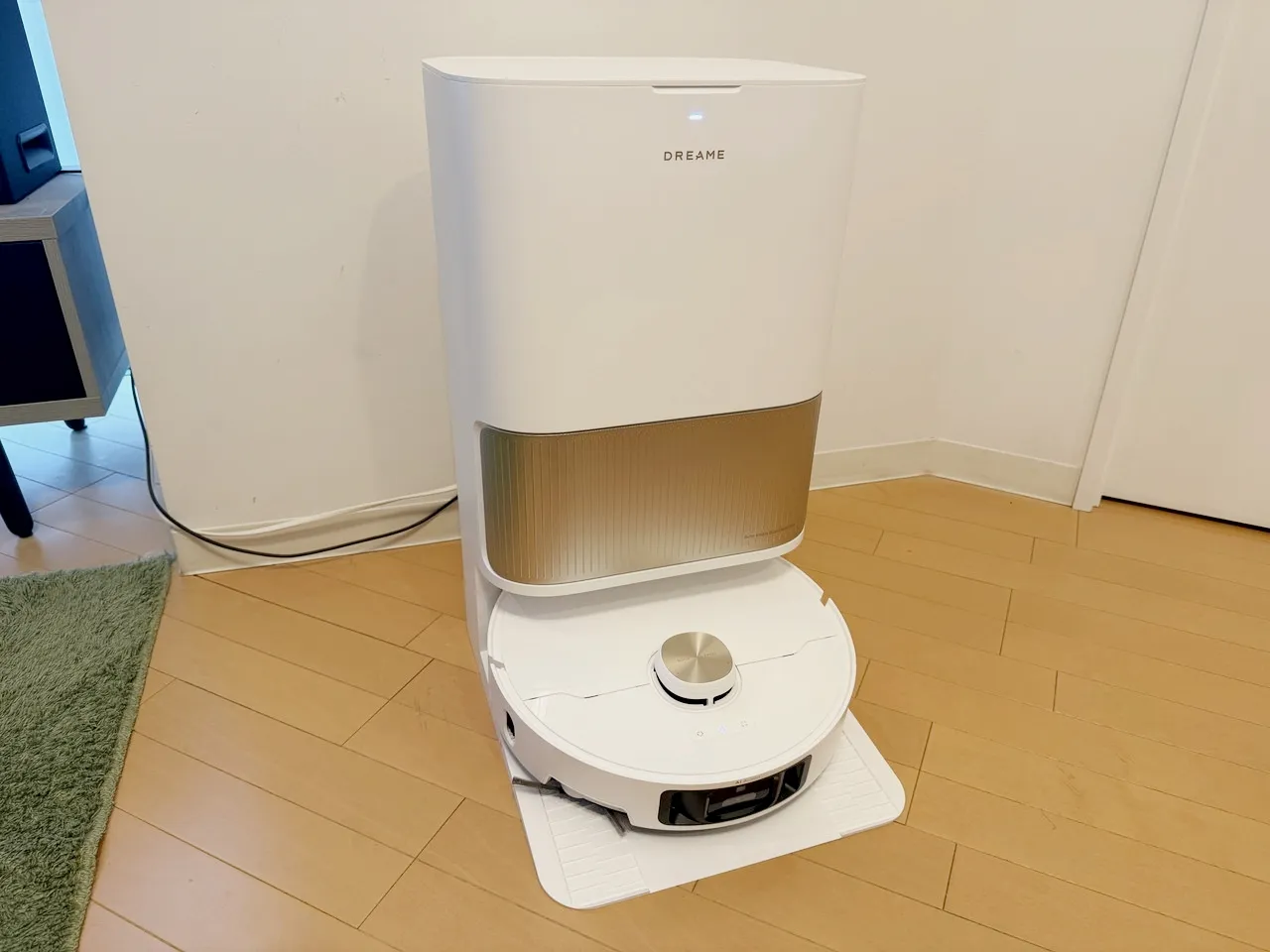 部屋の隅に設置されたDreame L40s Pro Ultra