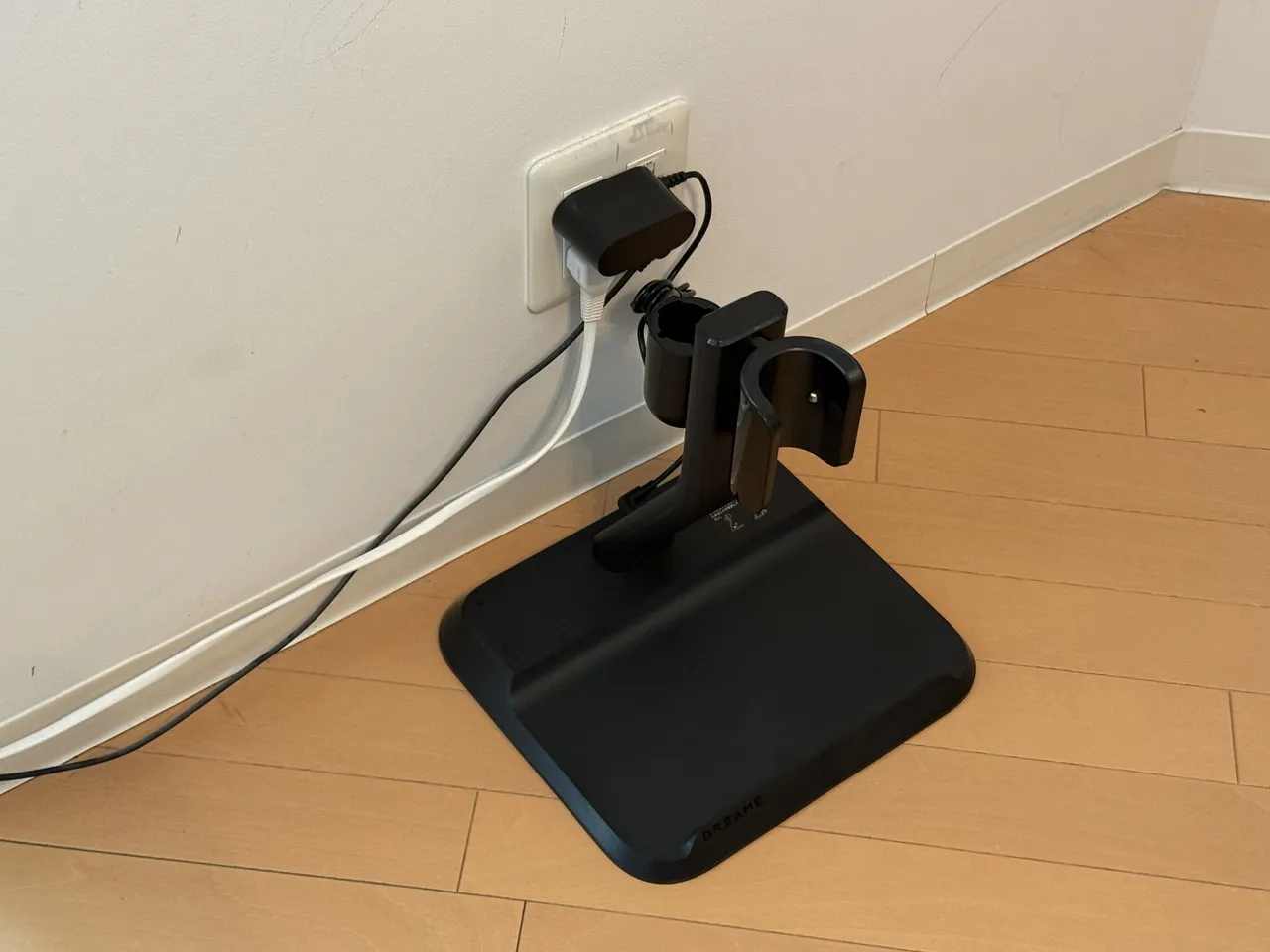 充電スタンドをコンセントに接続した