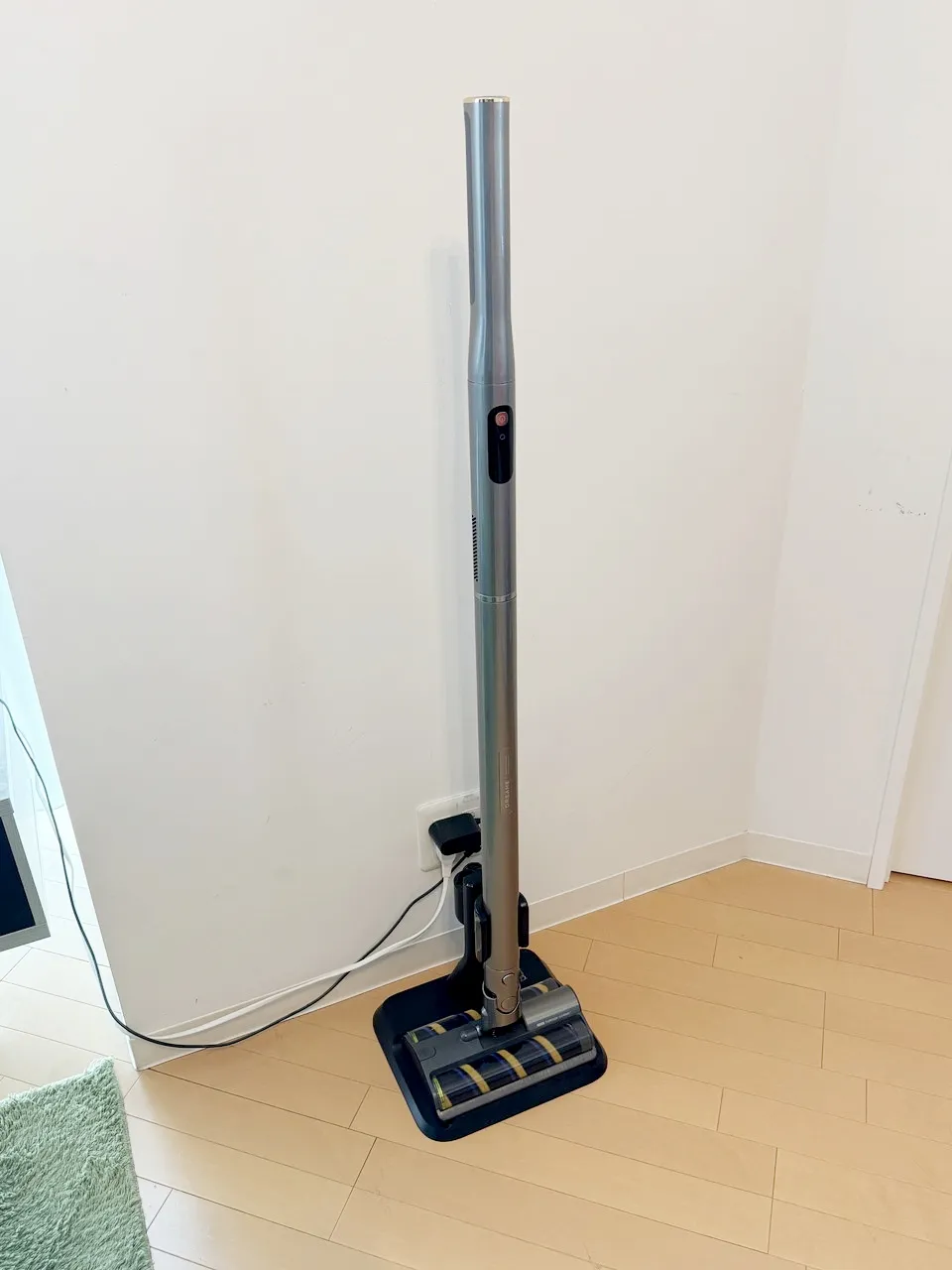 充電スタンドにDreame S1を収納した(正面アングル)