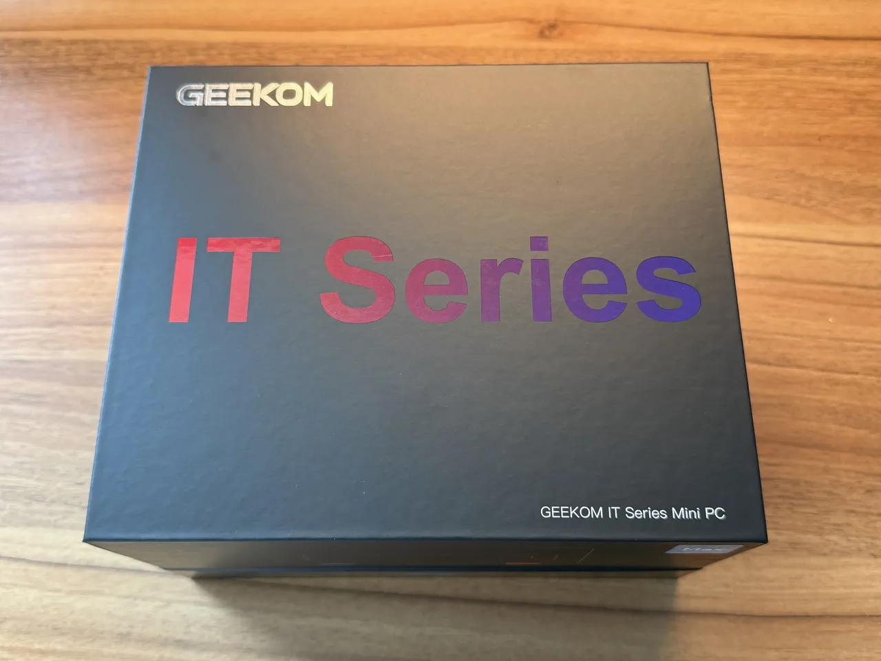 GEEKOM IT13 Maxの外箱