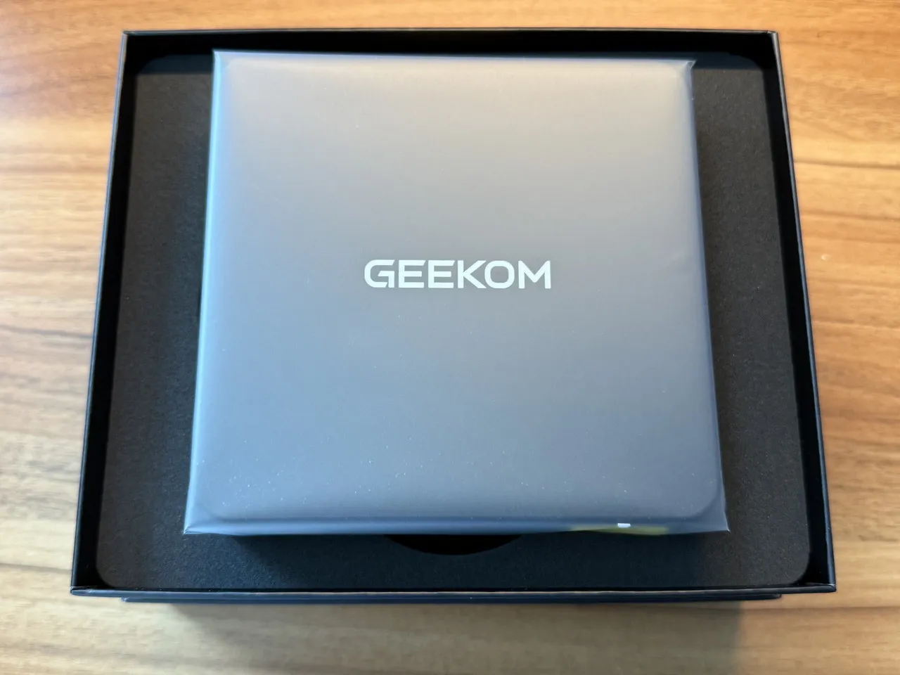 GEEKOM IT13 Maxの箱を開けた