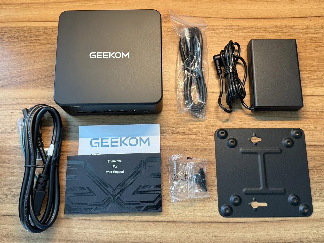 GEEKOM IT13 Maxのパッケージ付属品一式