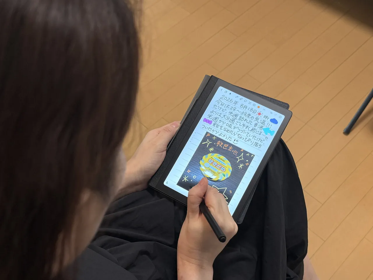 Huion Note Eに文字やイラストを描いている