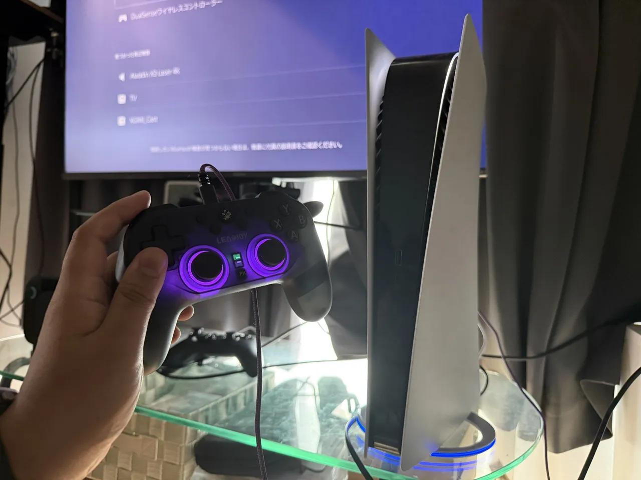 LeadJoy Saber PlusをPS5に繋いでいる